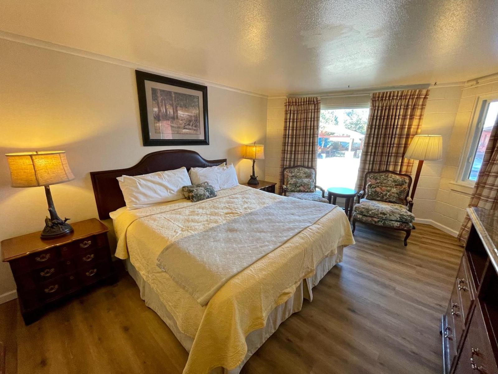 Standard King Room - Photo 4