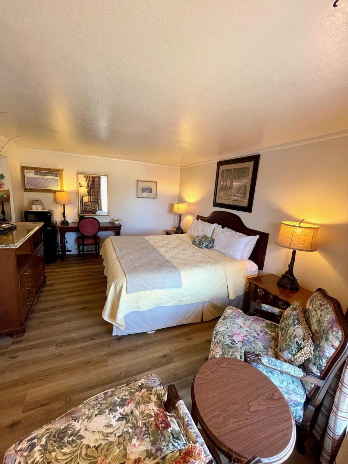Standard King Room - Photo 2