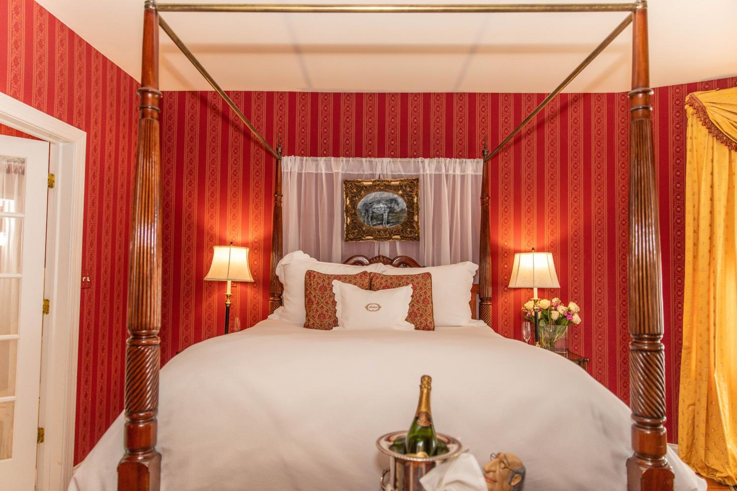 Queen Room photo 1