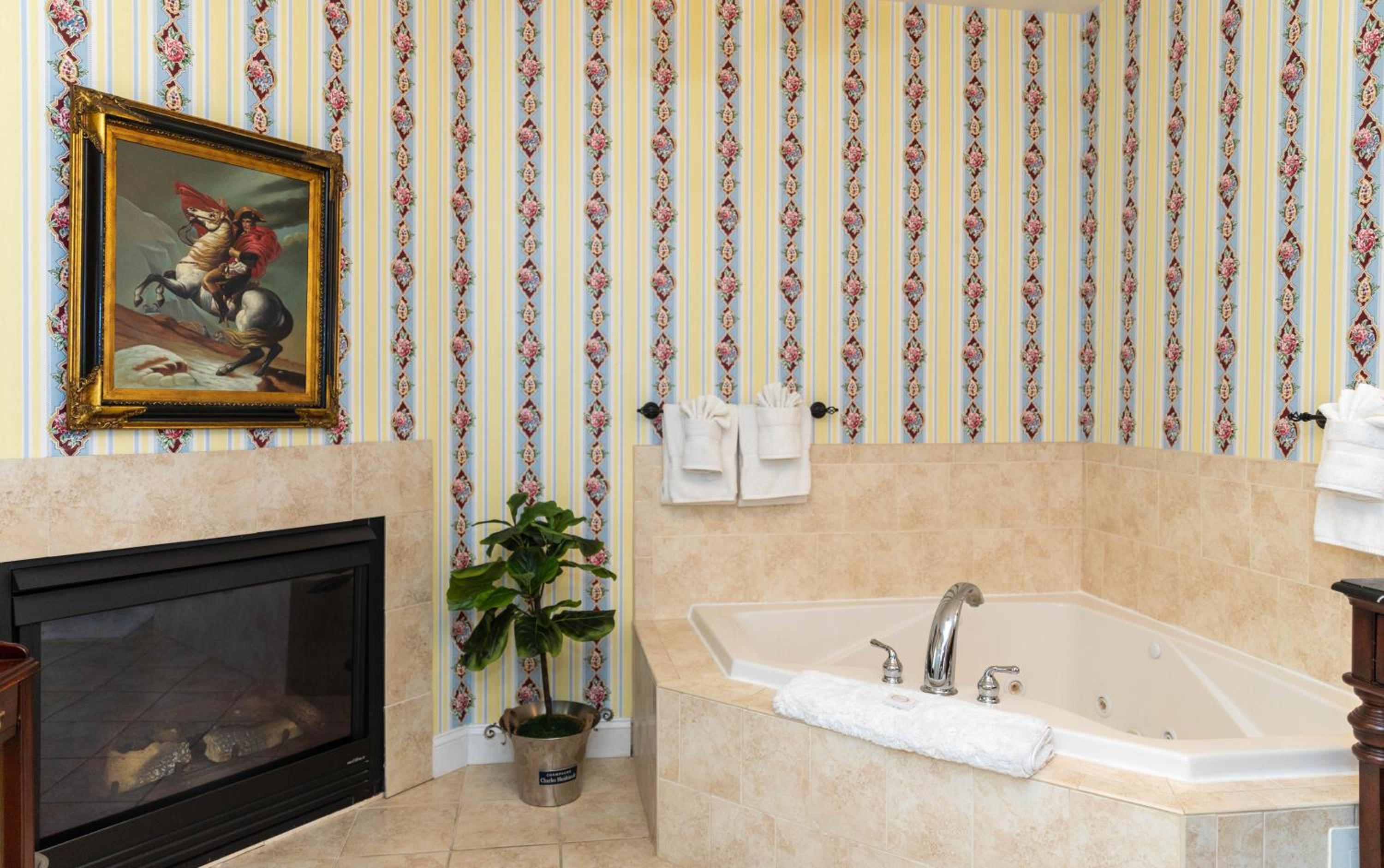 Queen Room photo 2