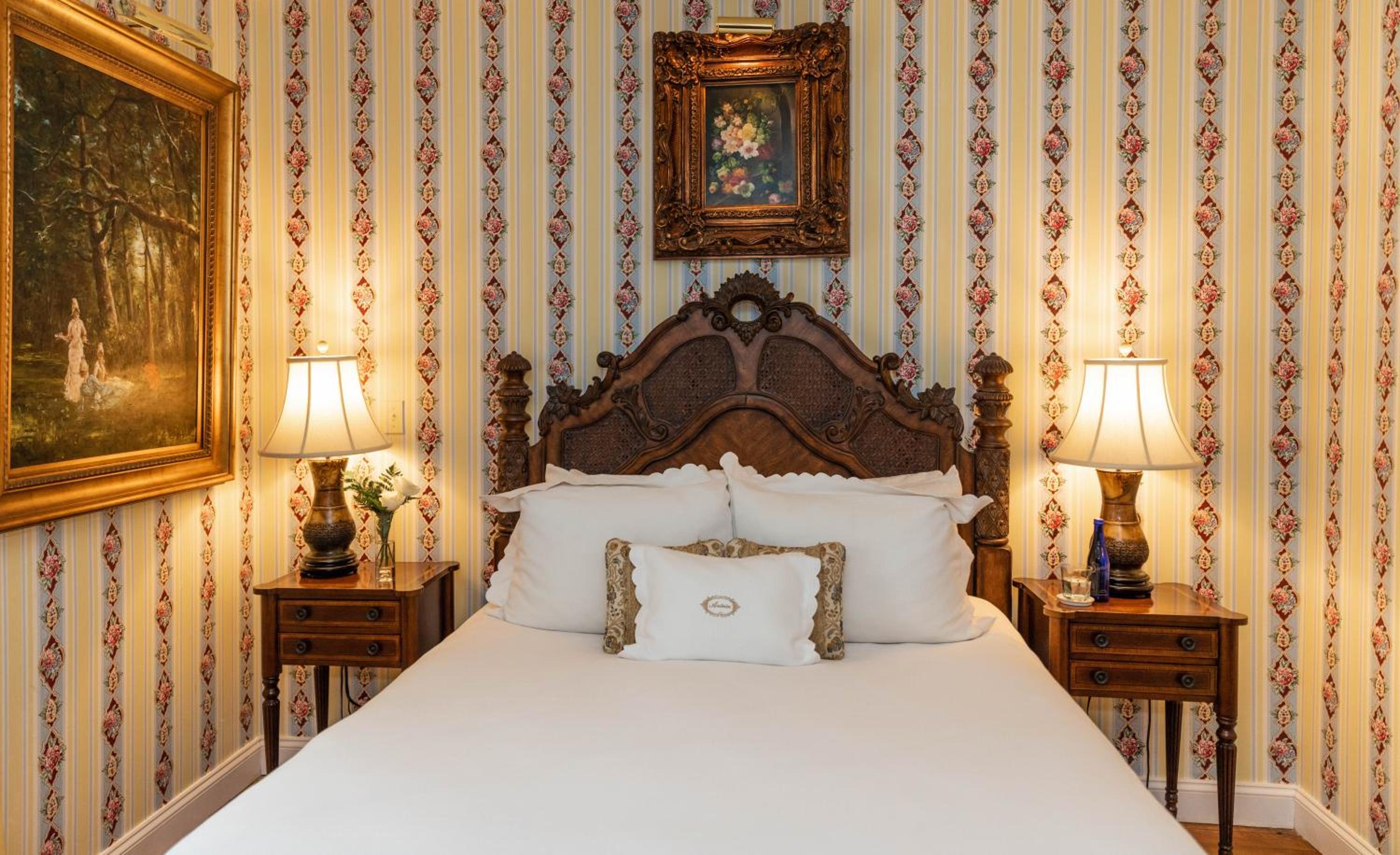 Queen Room photo 1