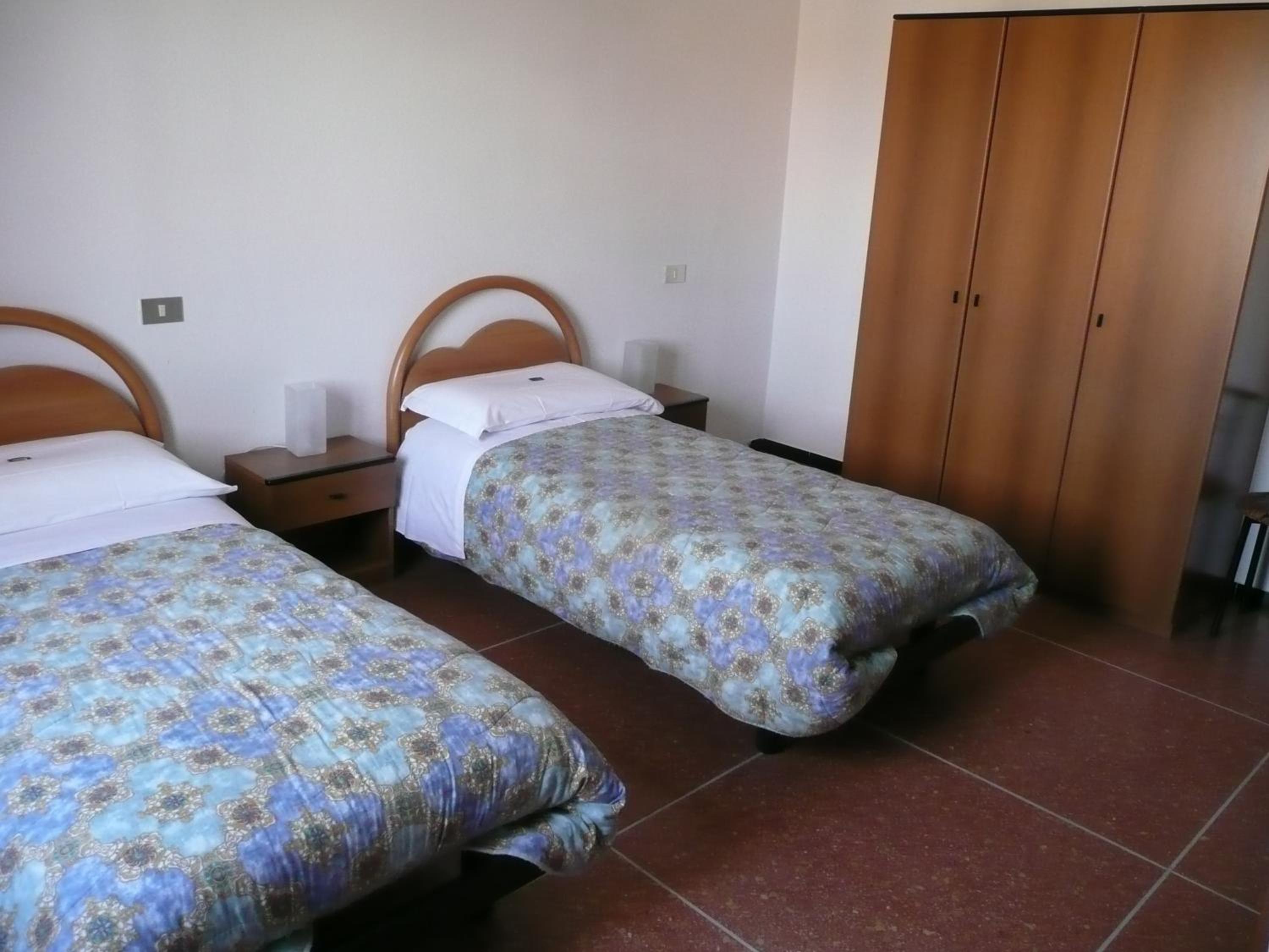 Standard Twin Room photo 3