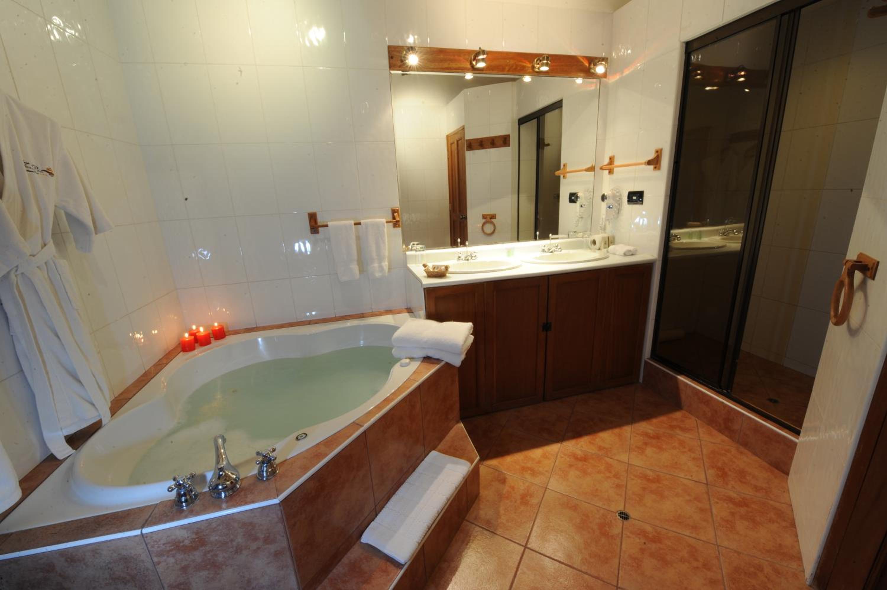 Suite with Spa Bath photo 2