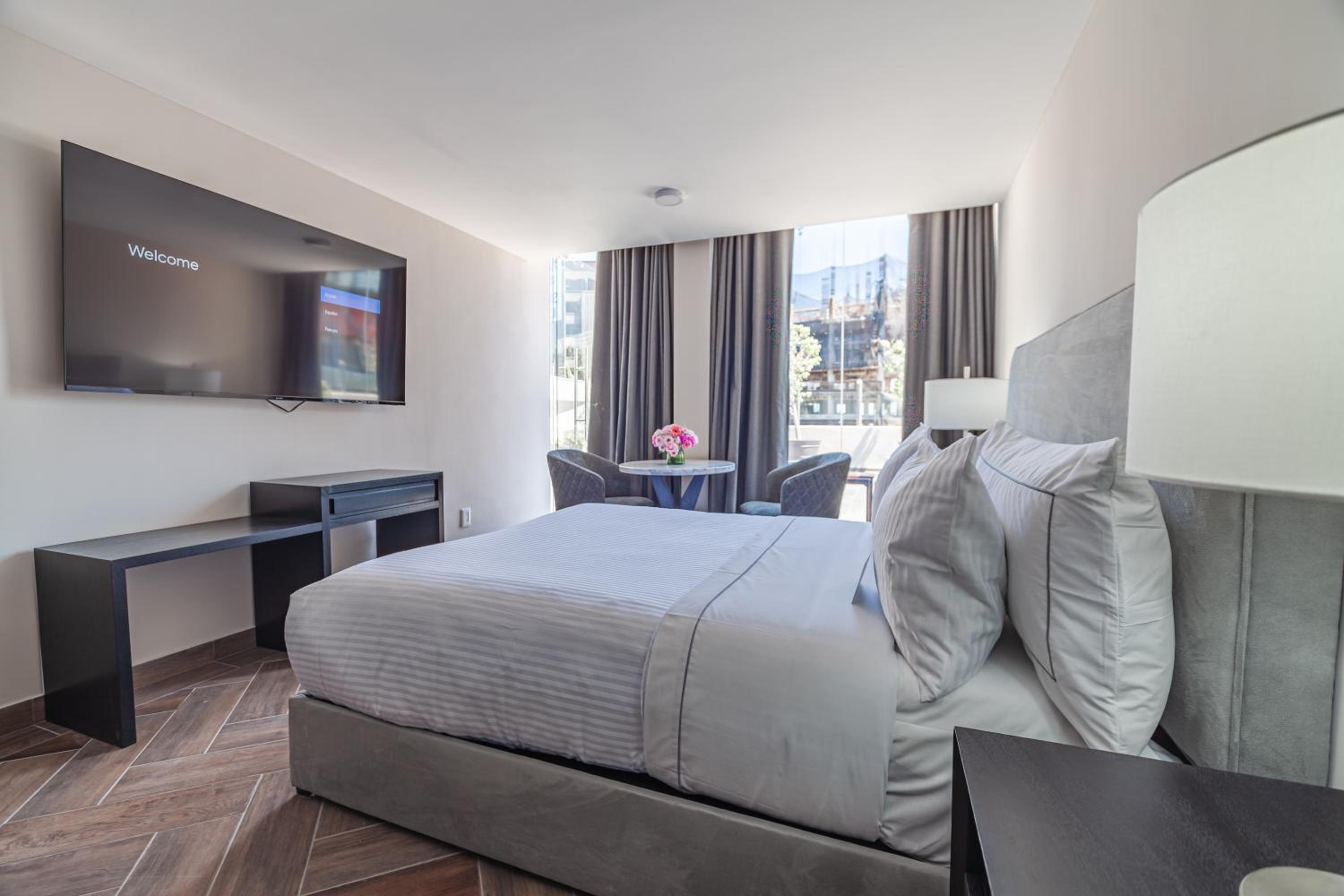 Deluxe Suite - Photo 15