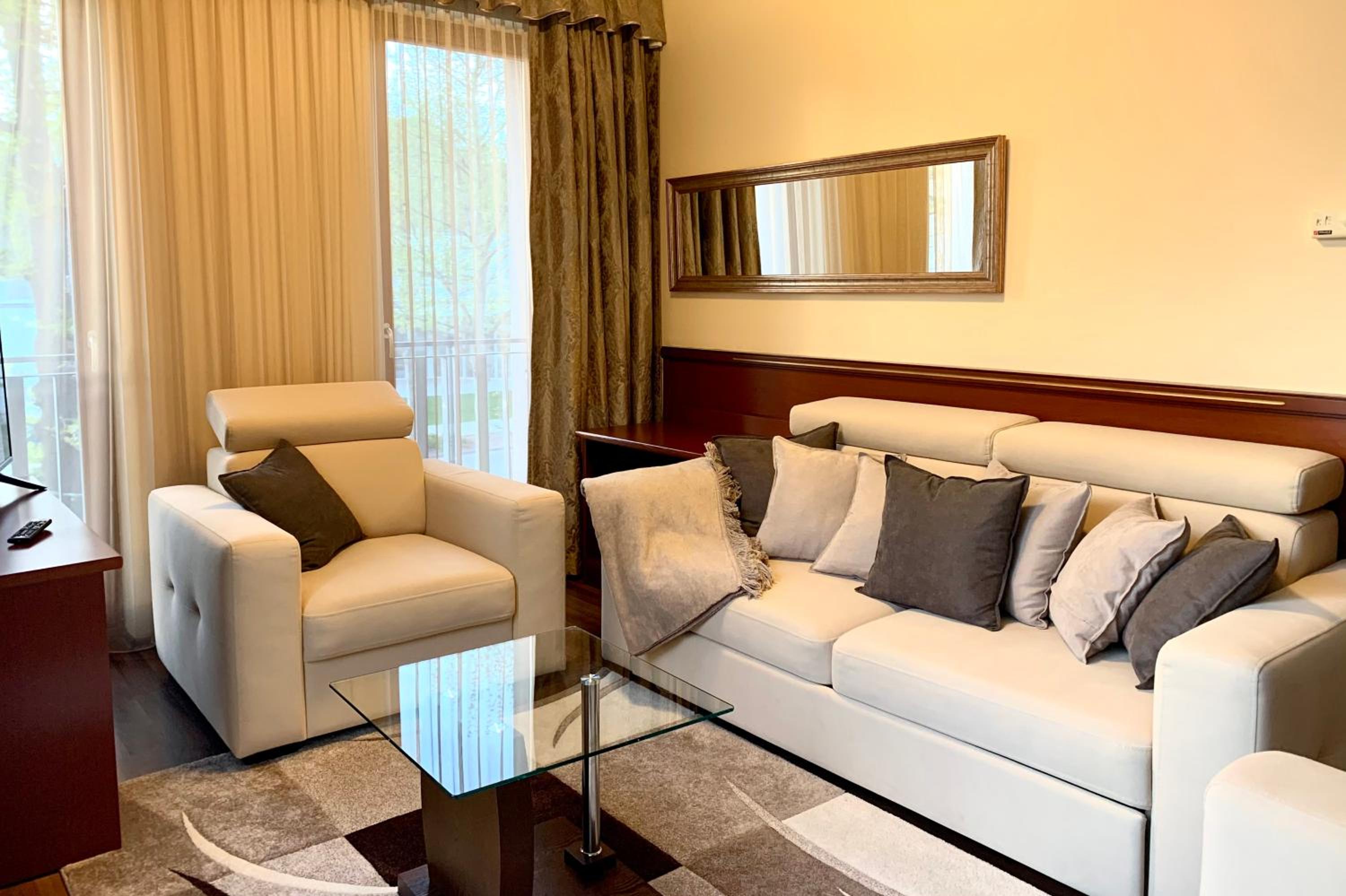 One-Bedroom Apartment - Photo 7