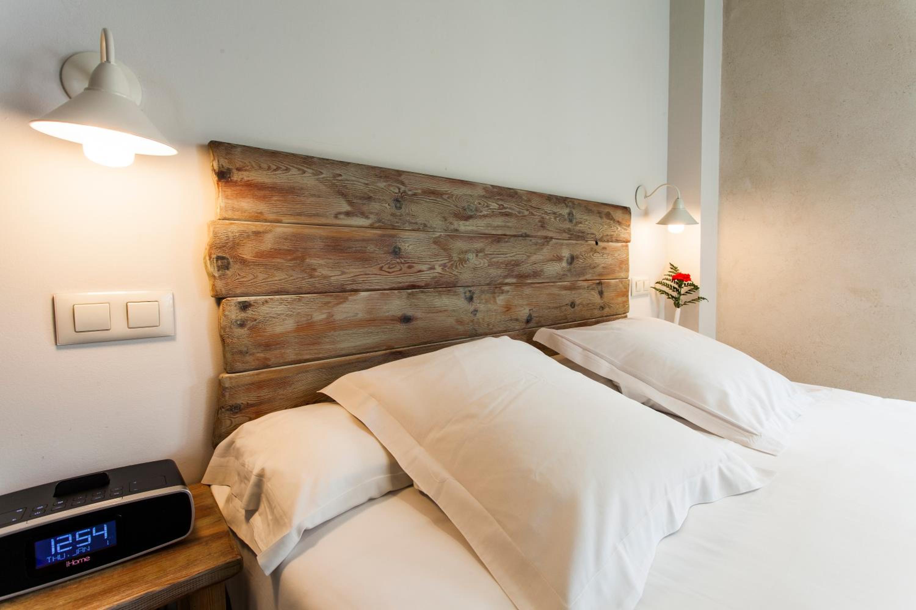 Superior Double Room with City View - Photo 15