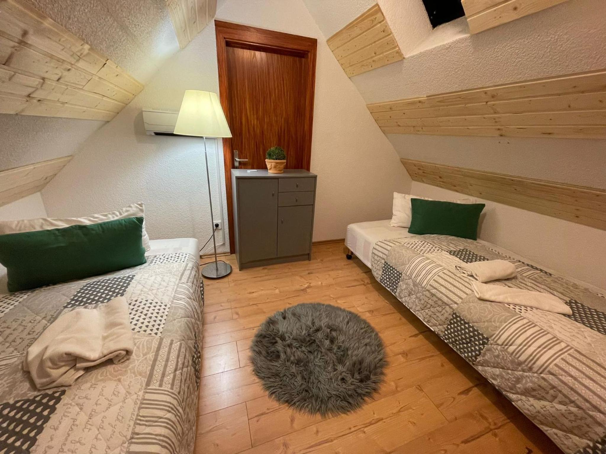 Suite - Photo 26
