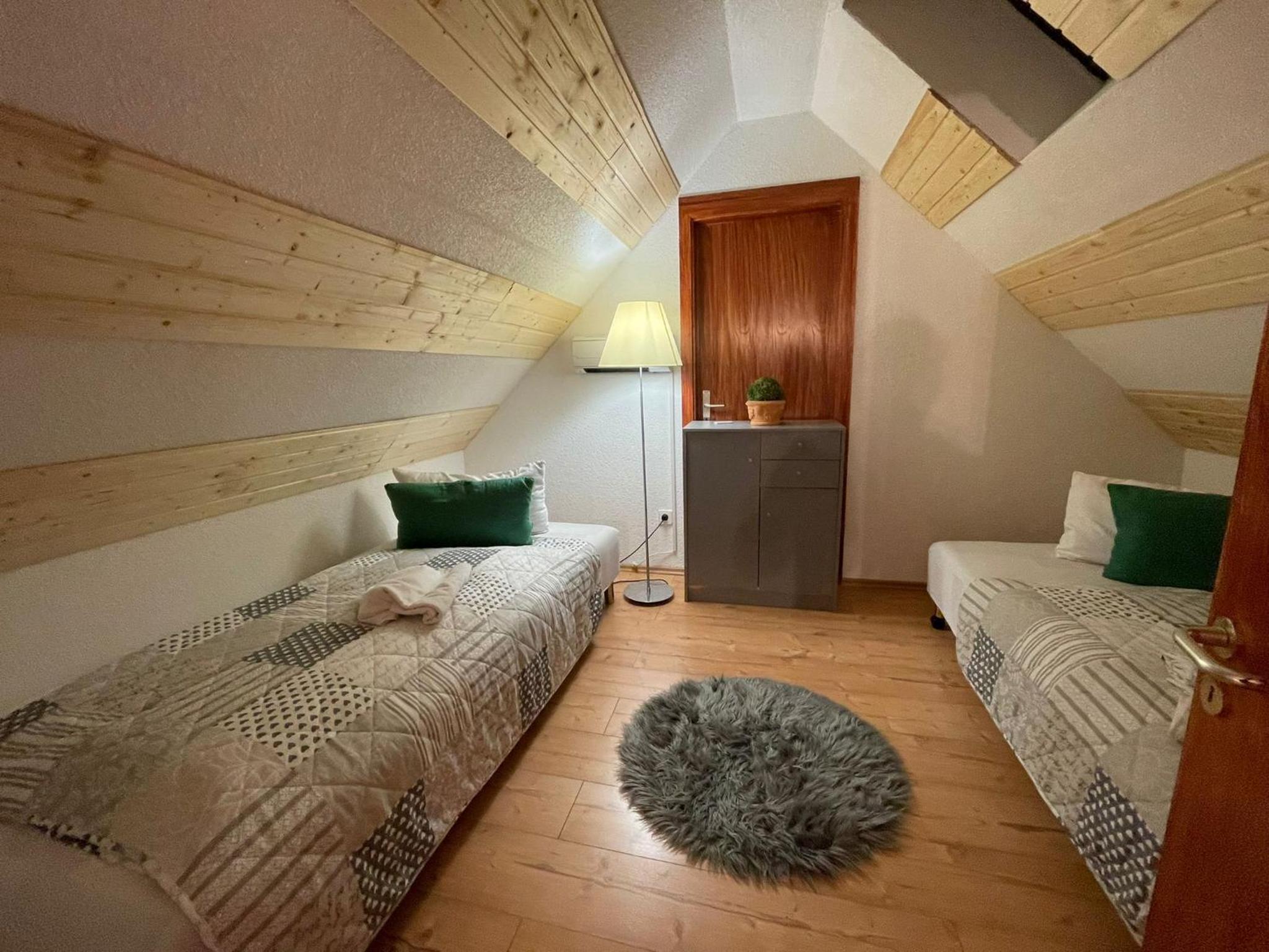 Suite - Photo 16