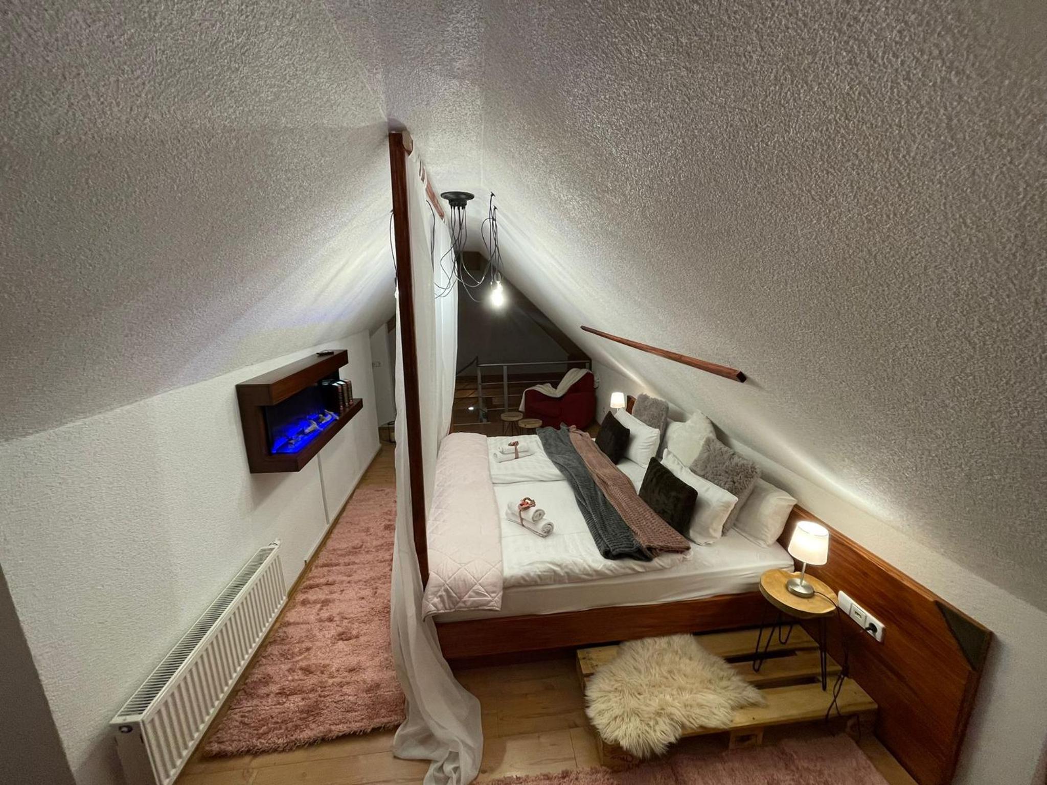 Suite - Photo 13