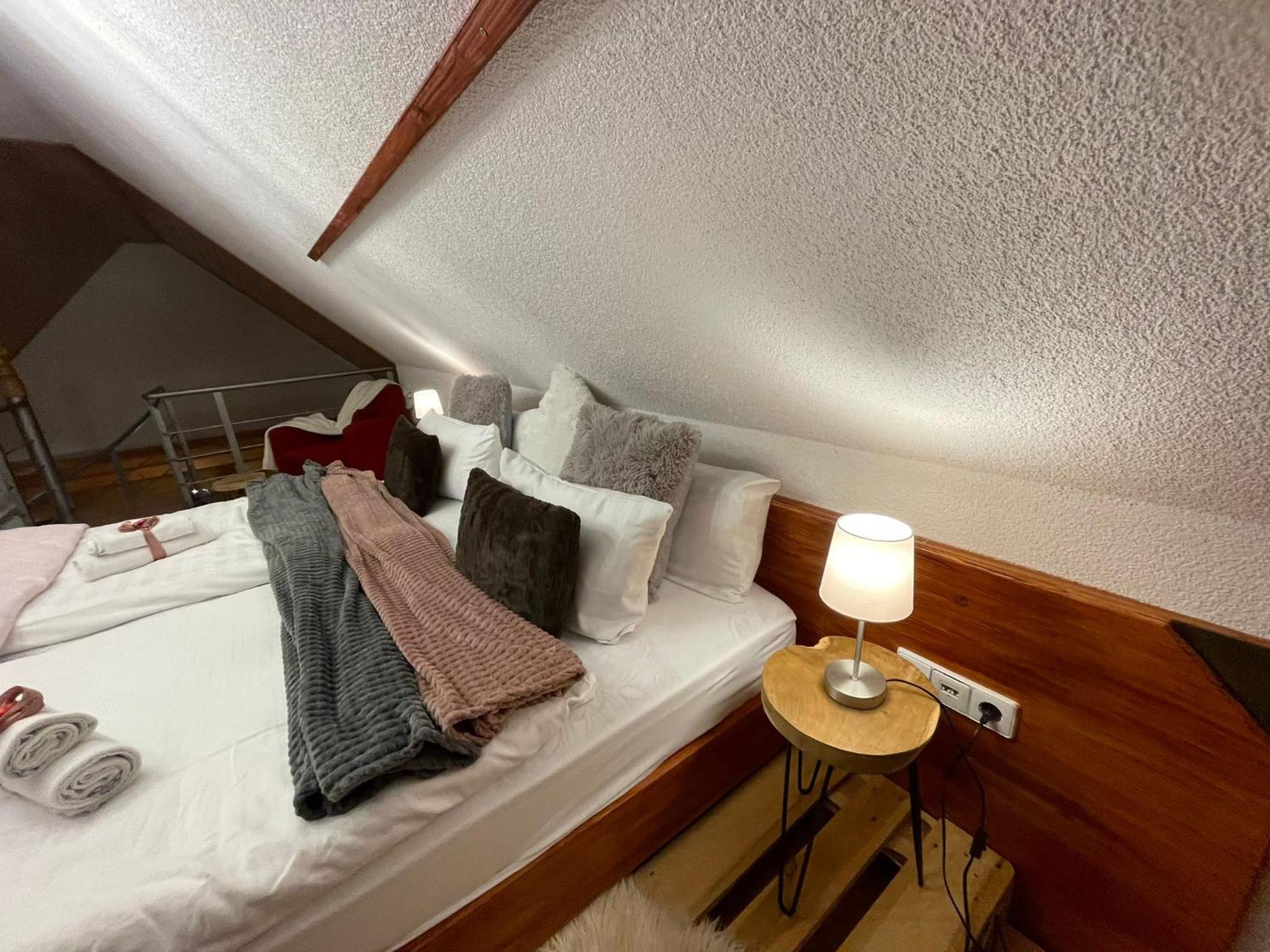 Suite - Photo 11