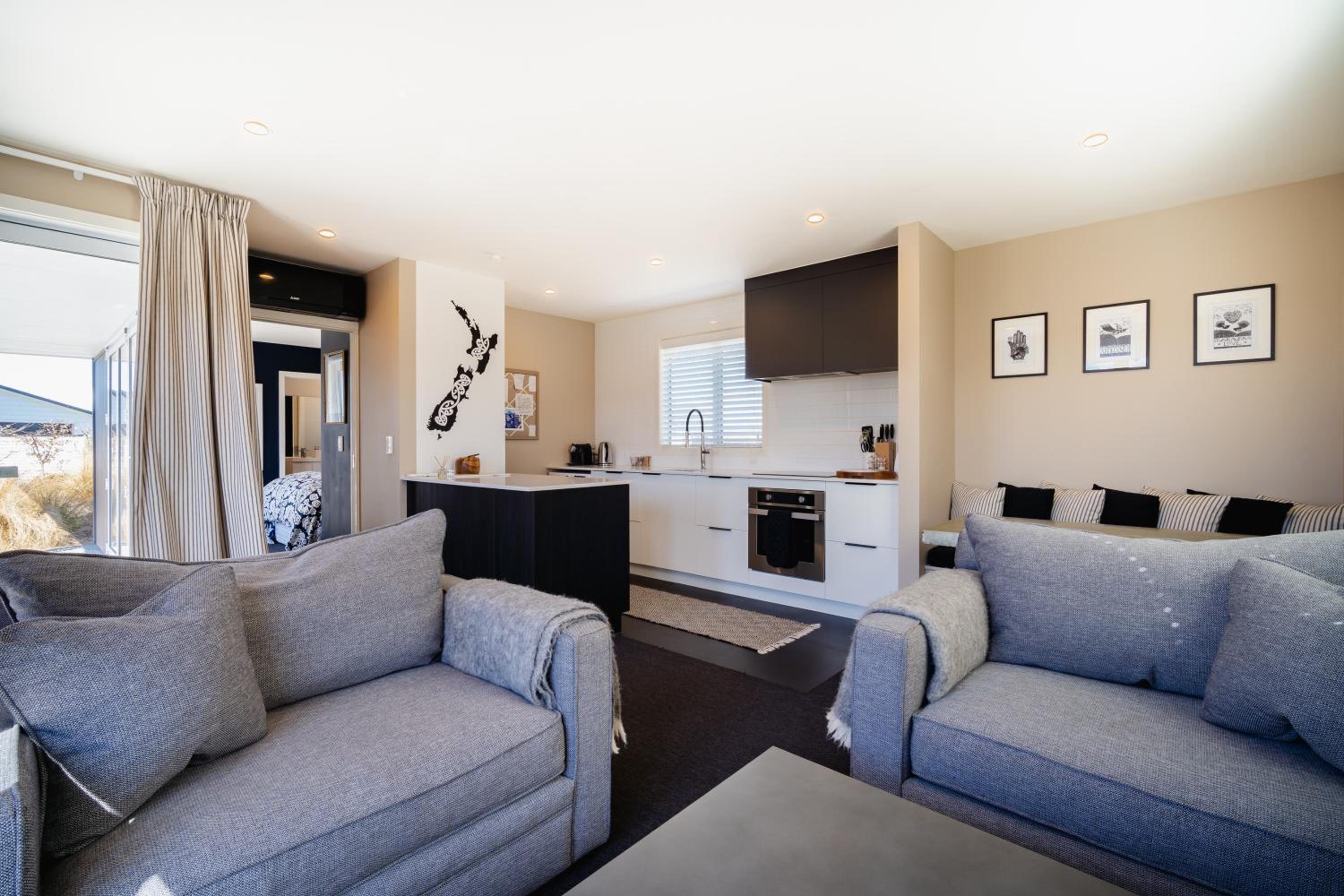 One-Bedroom House photo 1