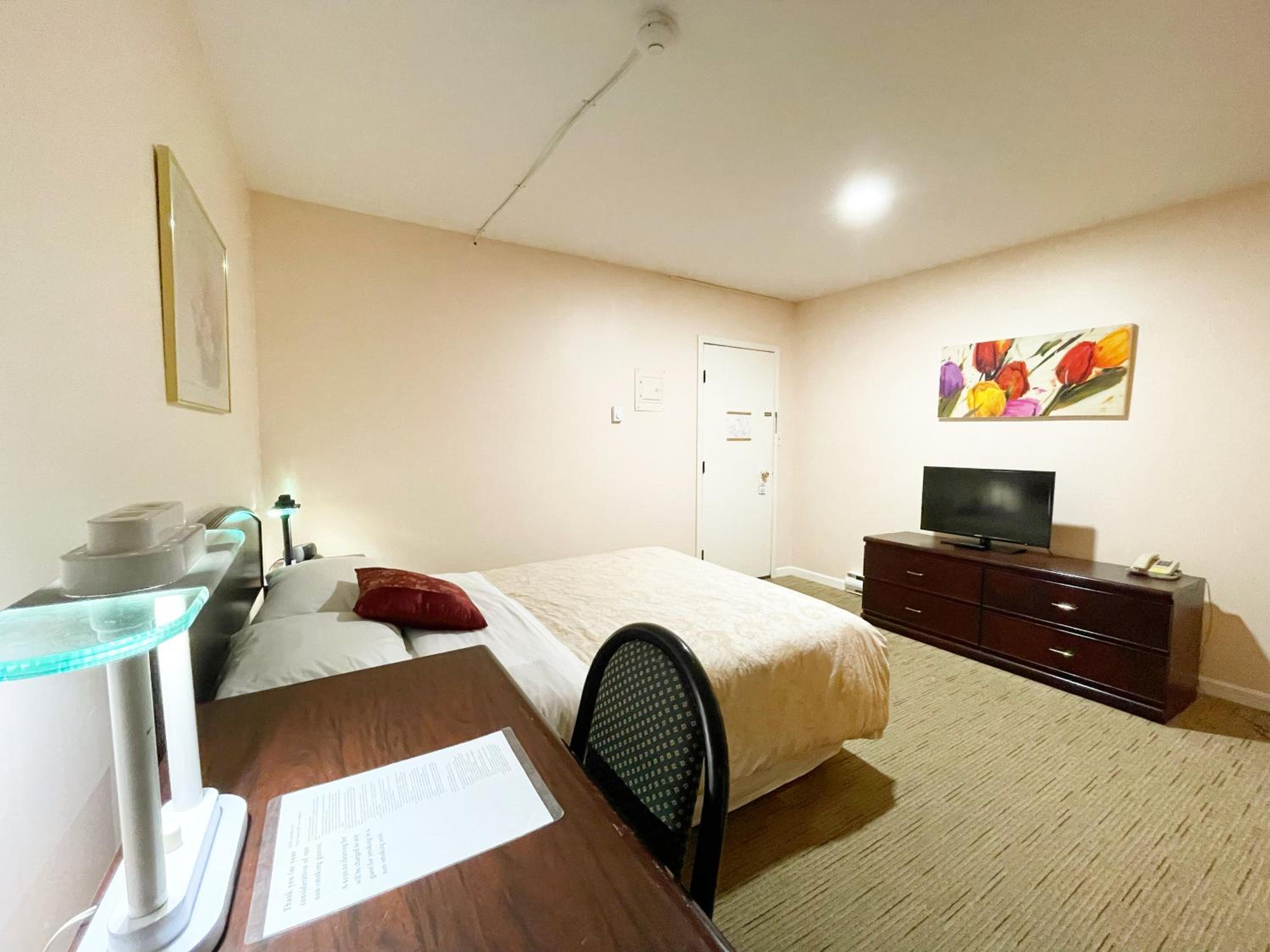 Queen Room photo 3