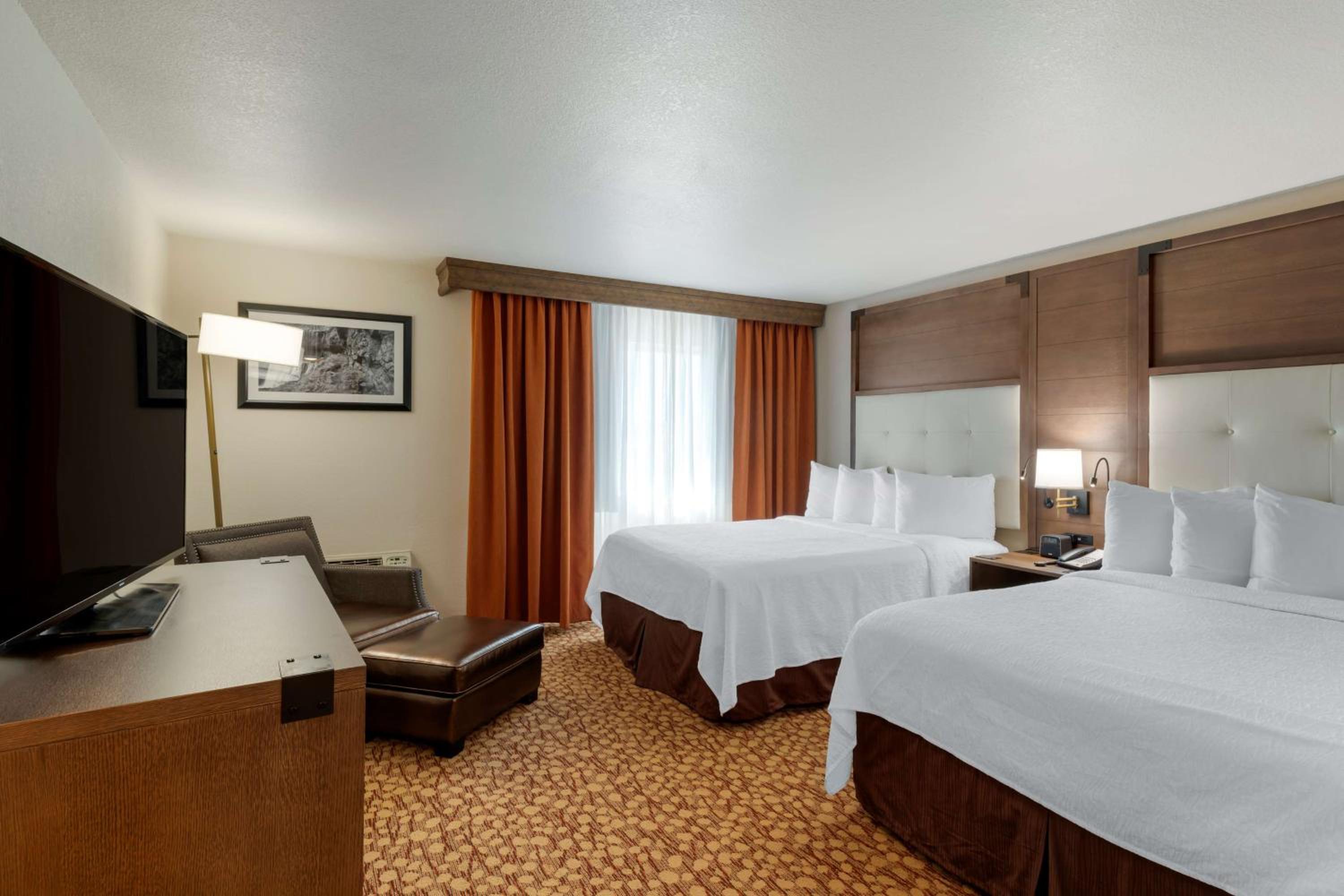 Queen Suite with Two Queen Beds - Non-Smoking - Photo 1
