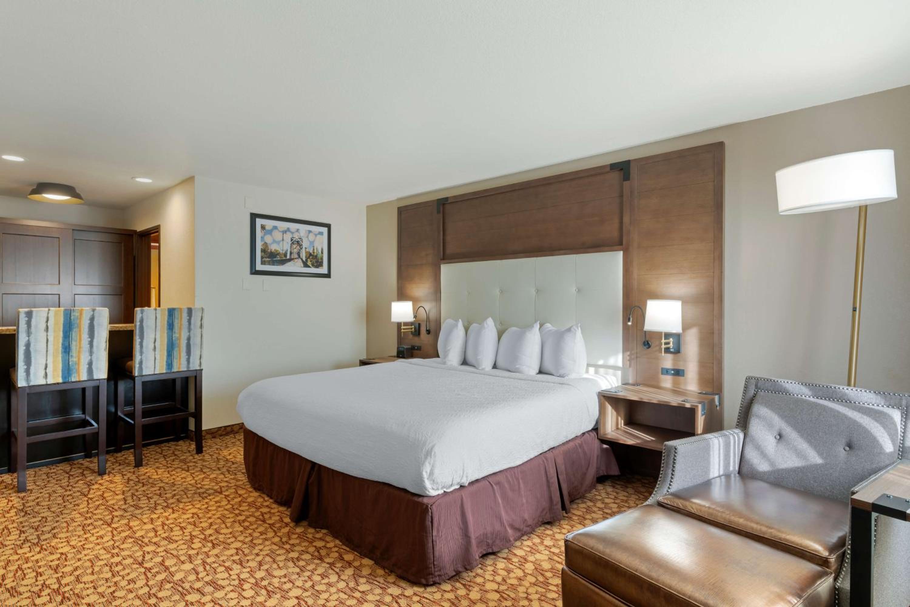 Standard King Room - Photo 5