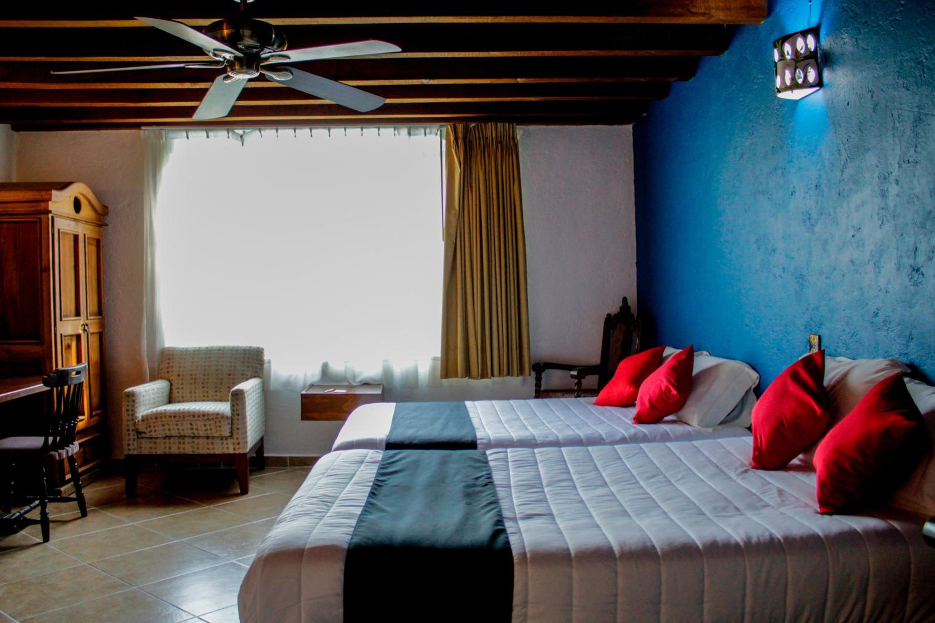 Standard Family Room - Photo 6
