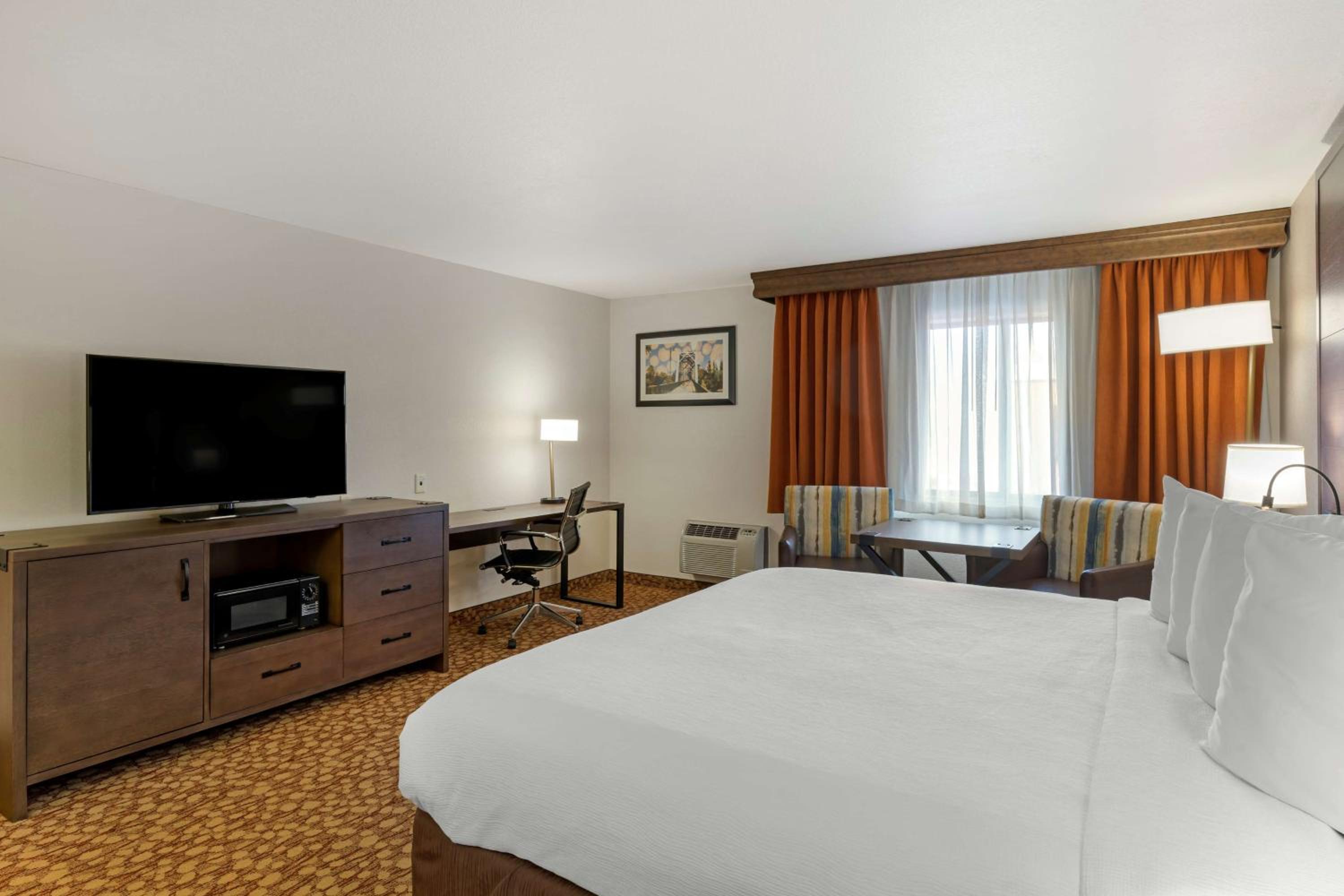 King Room with Walk-in Shower - Disability Access - Photo 3