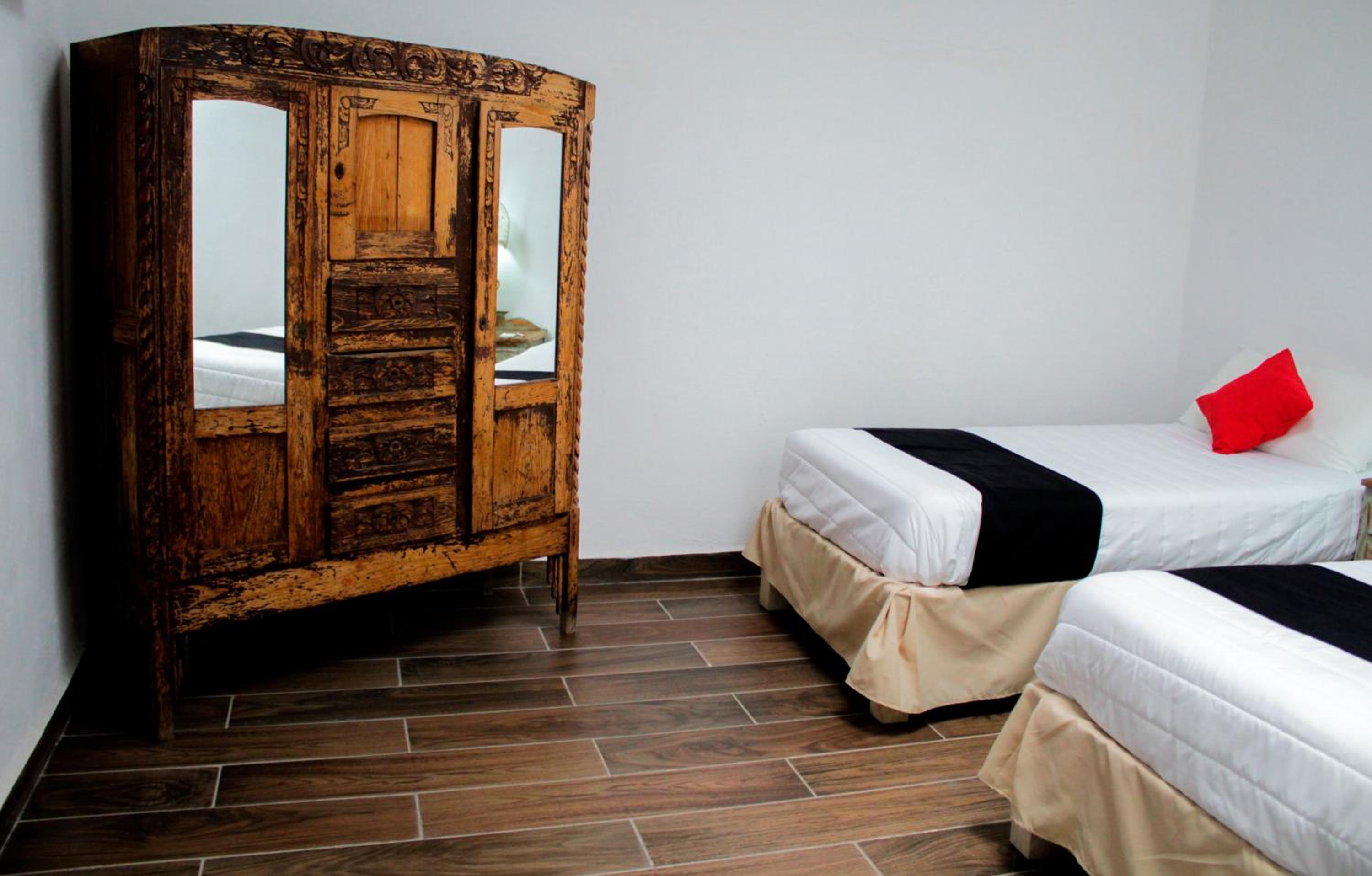 Standard Twin Room - Photo 4