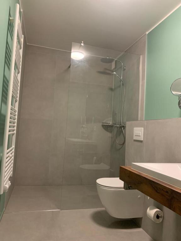 Apartment with Shower - Photo 3