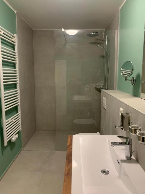 Apartment with Shower - Photo 2