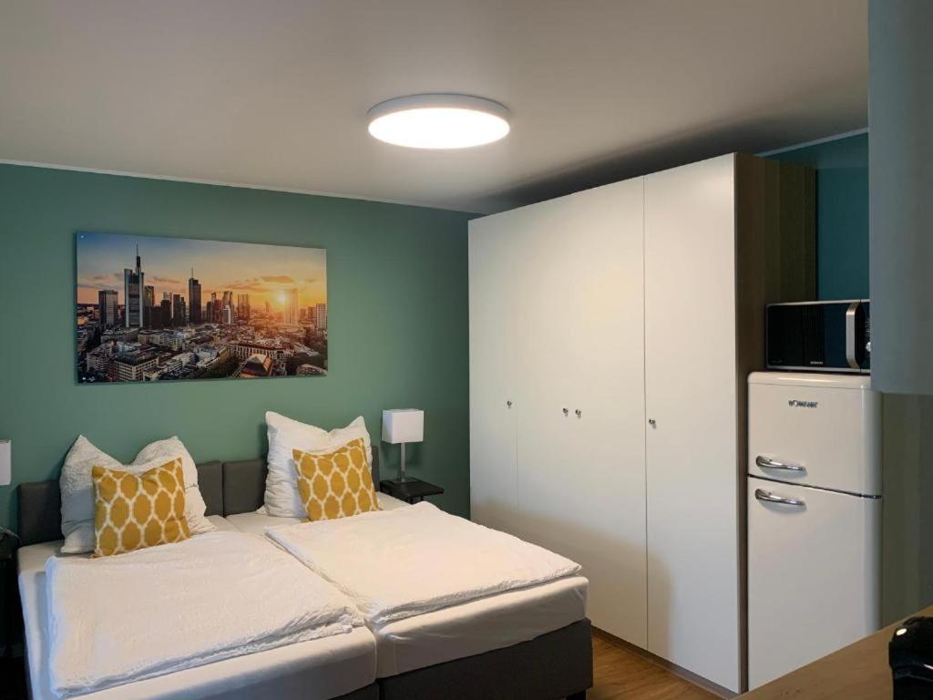 Apartment with Shower - Photo 10