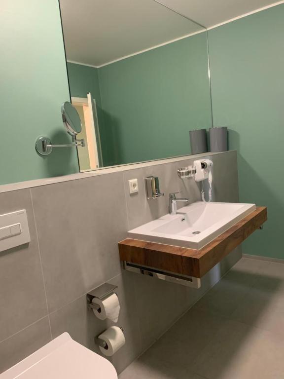 Apartment with Shower - Photo 4