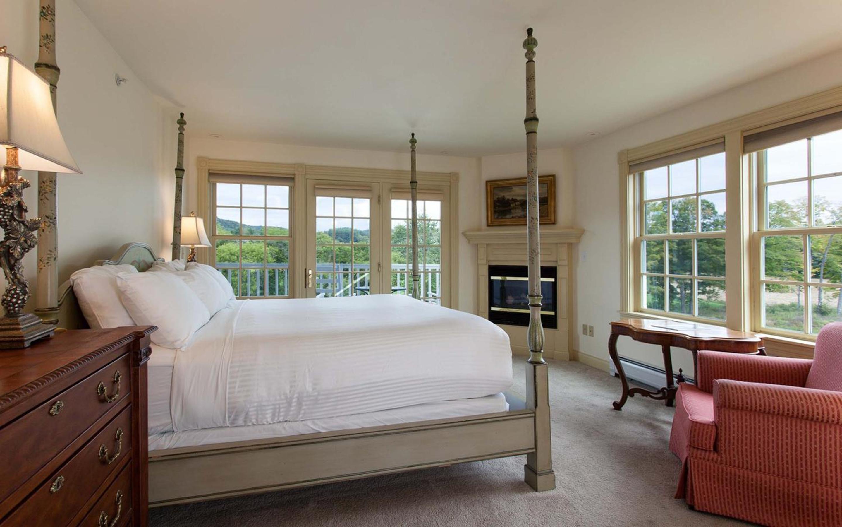 Premium Corner River View King