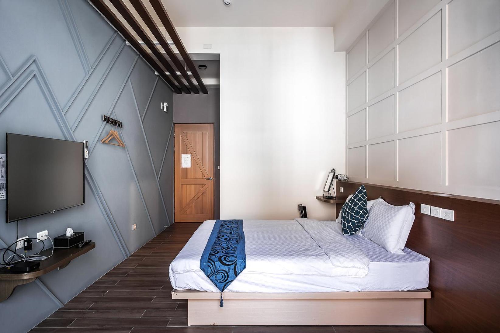 Queen Room with Balcony photo 2