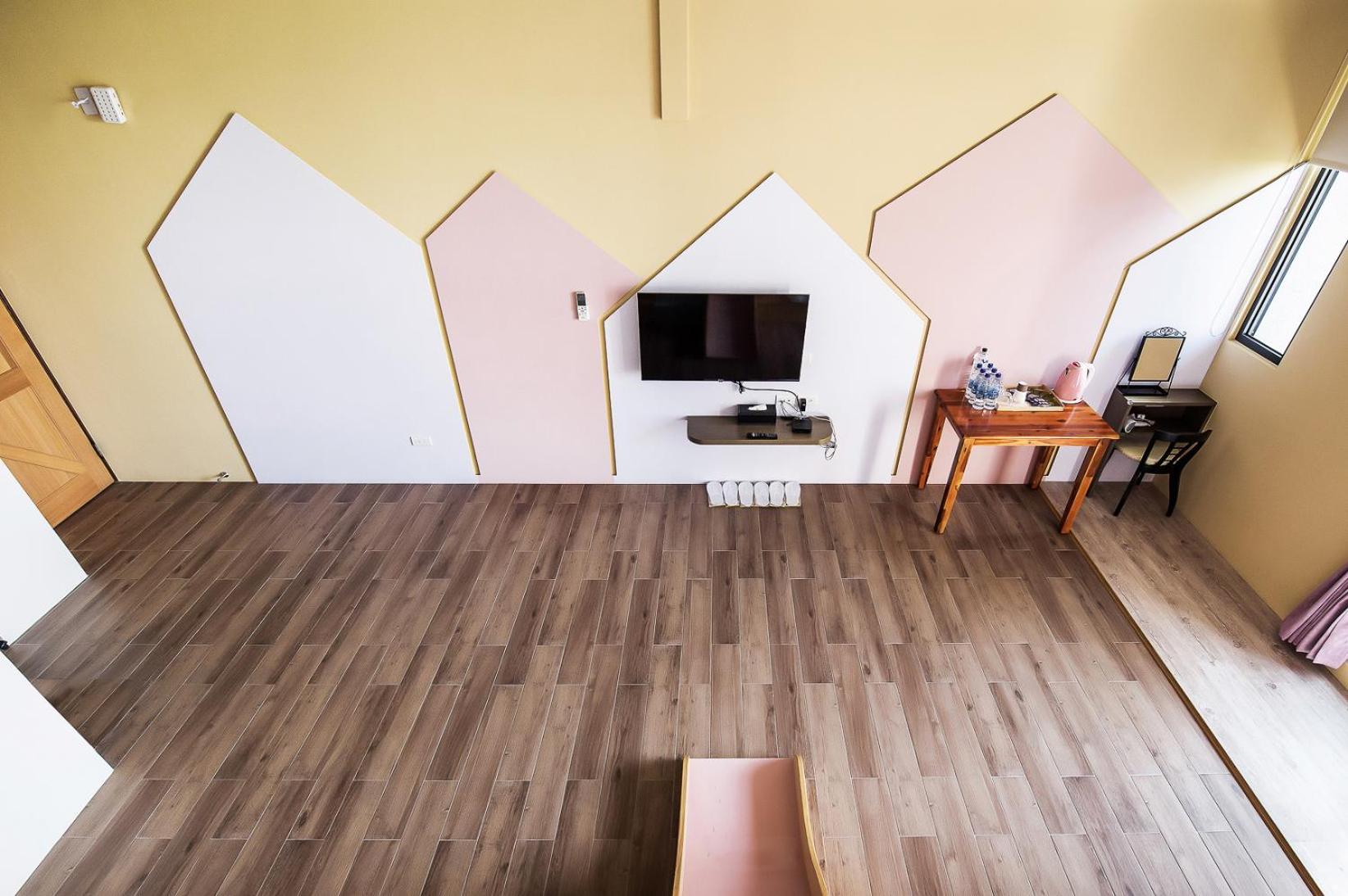 Family Room with Balcony photo 3