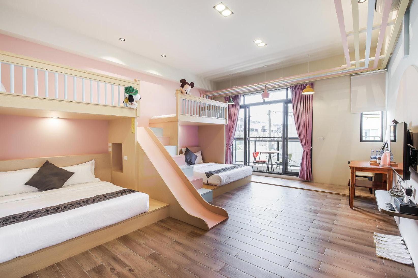 Family Room with Balcony photo 1