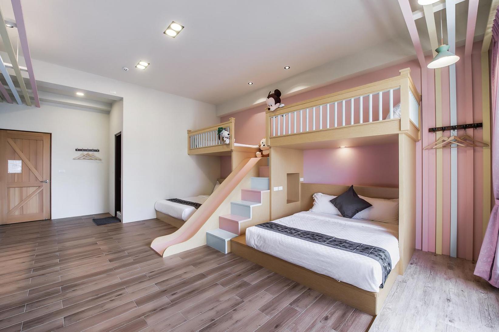 Family Room with Balcony photo 2