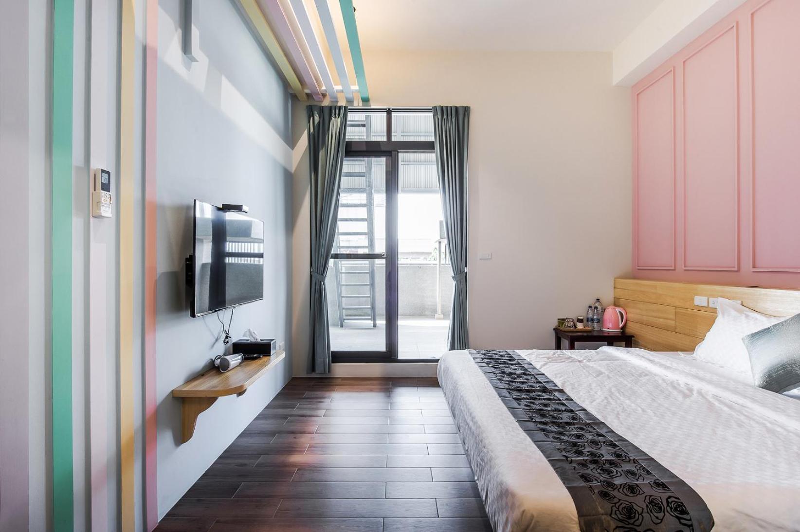 Queen Room with Balcony photo 3