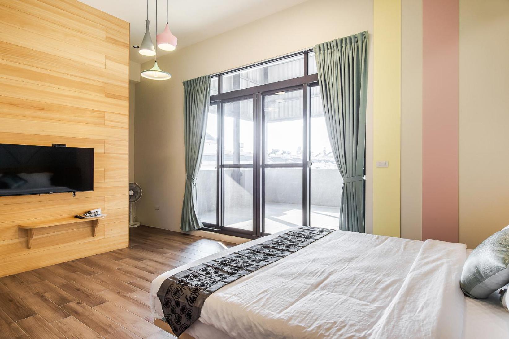 Queen Room with Balcony photo 2