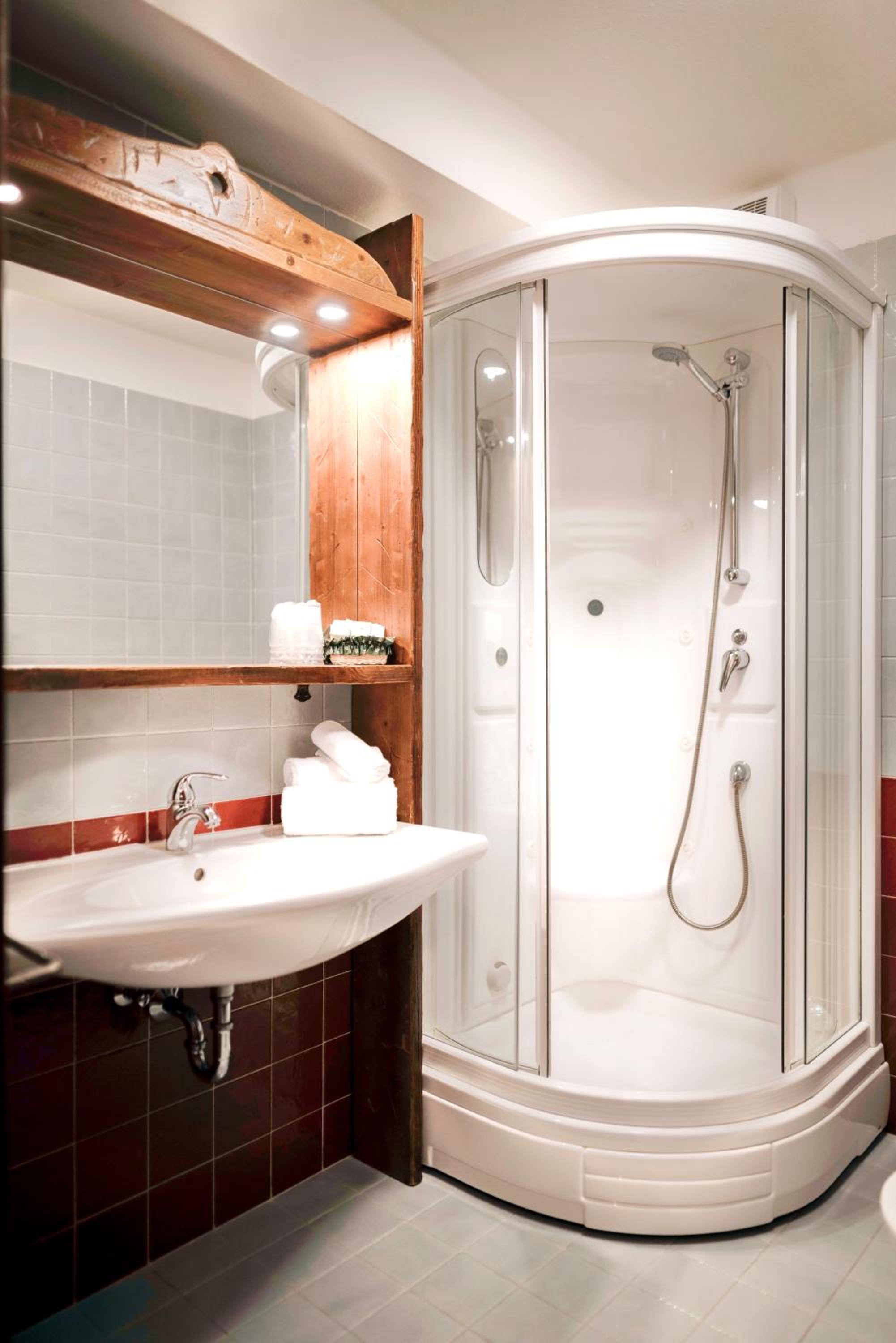 Double or Twin Room with Balcony - Photo 6