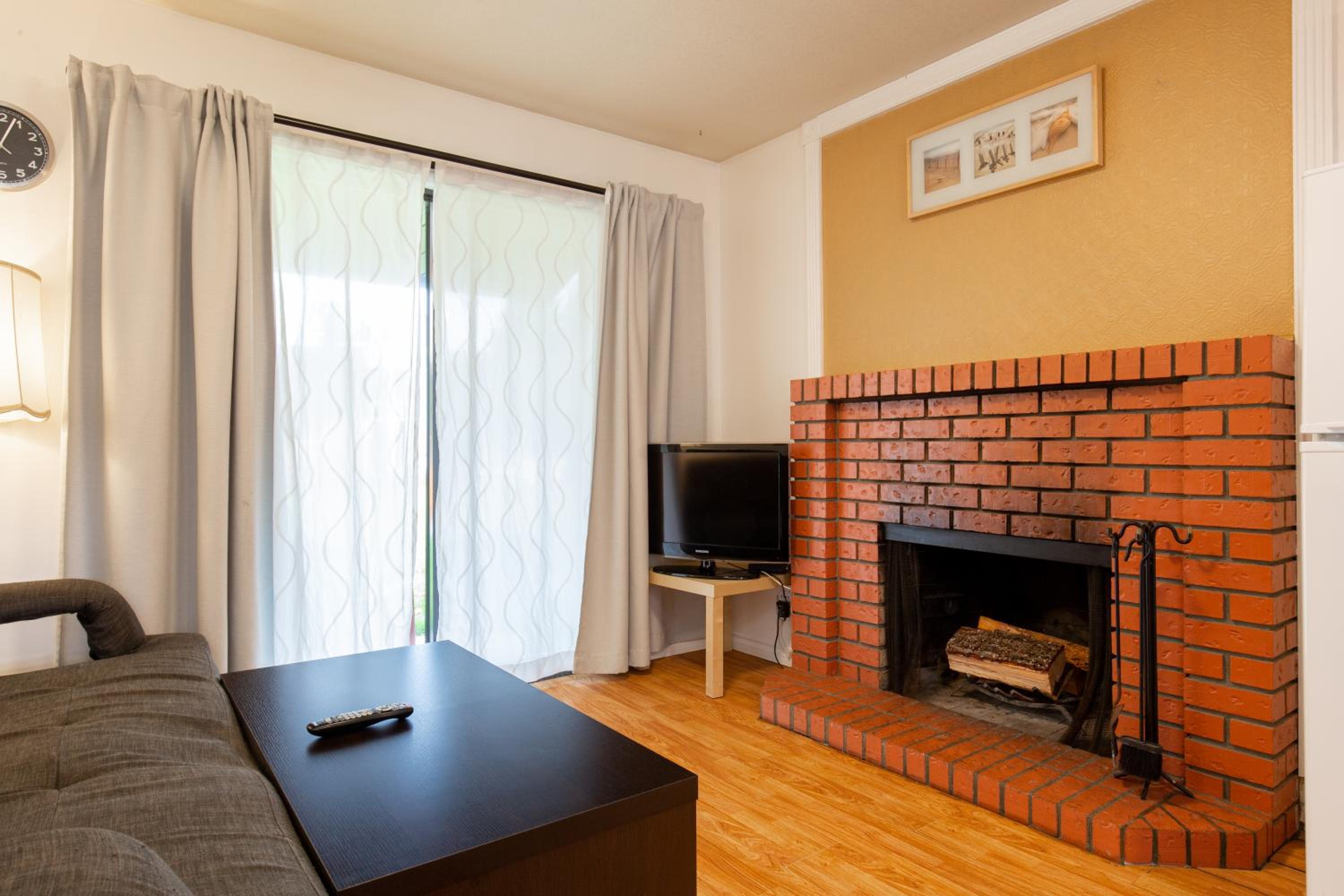 Two-Bedroom Cabin B Style - Photo 5