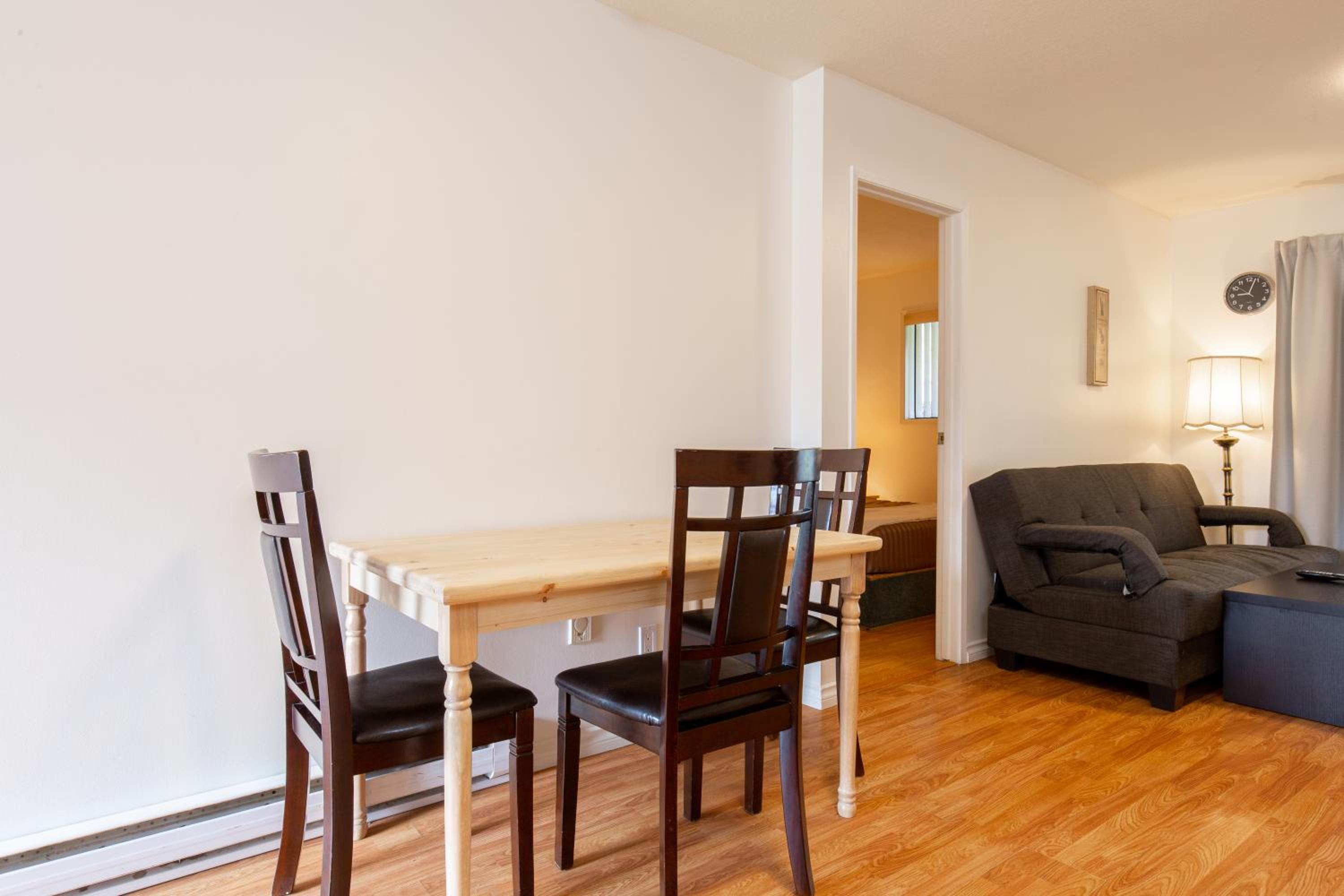 Two-Bedroom Cabin B Style - Photo 3