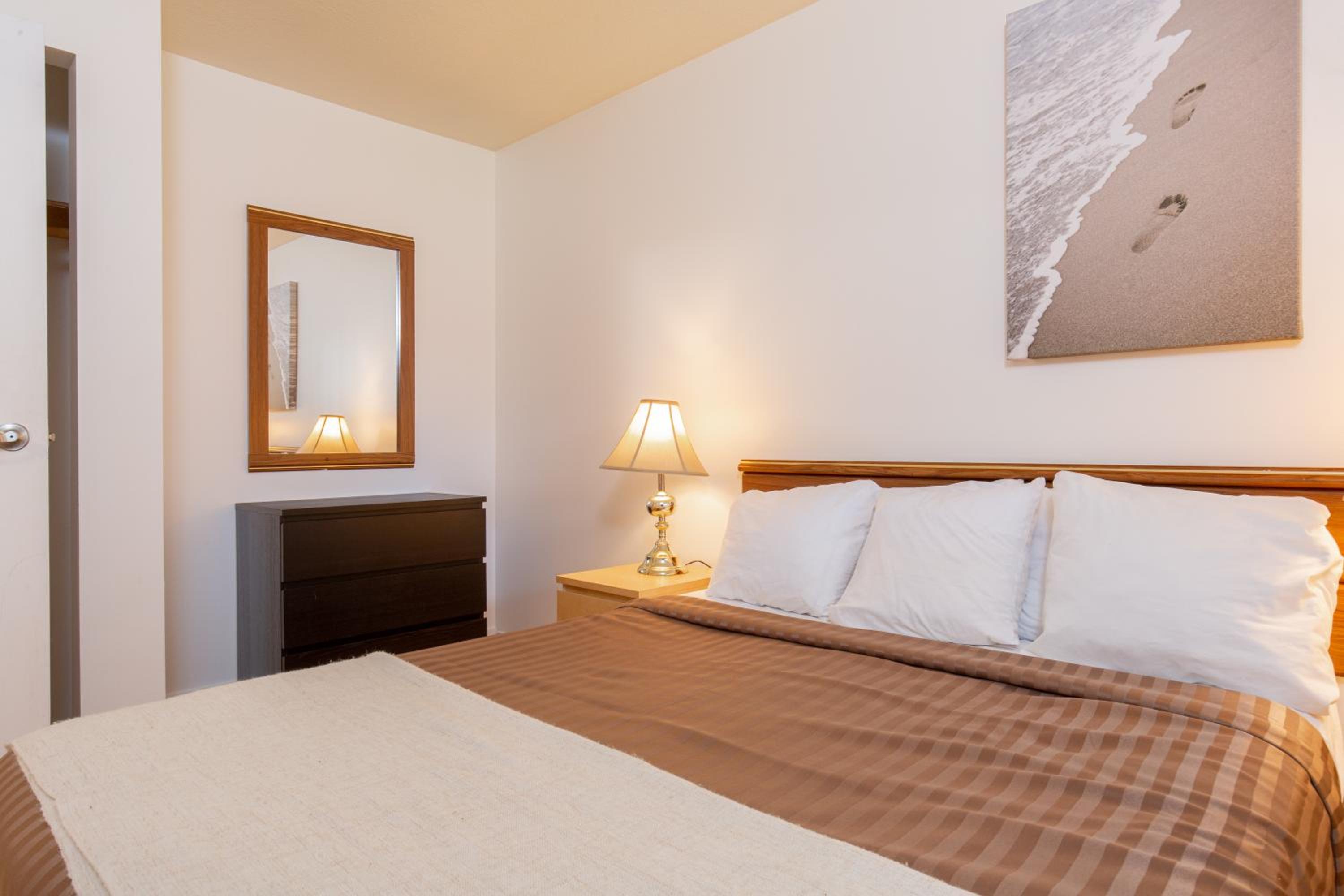 Two-Bedroom Cabin B Style - Photo 12