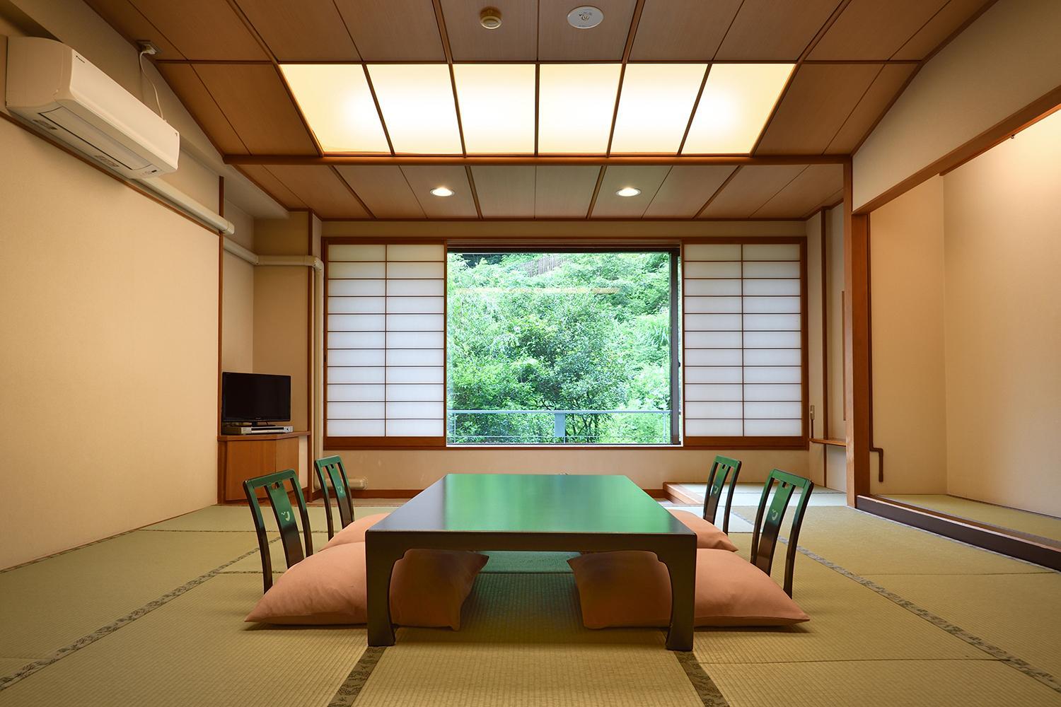Japanese-Style Room with Toilet - Photo 1