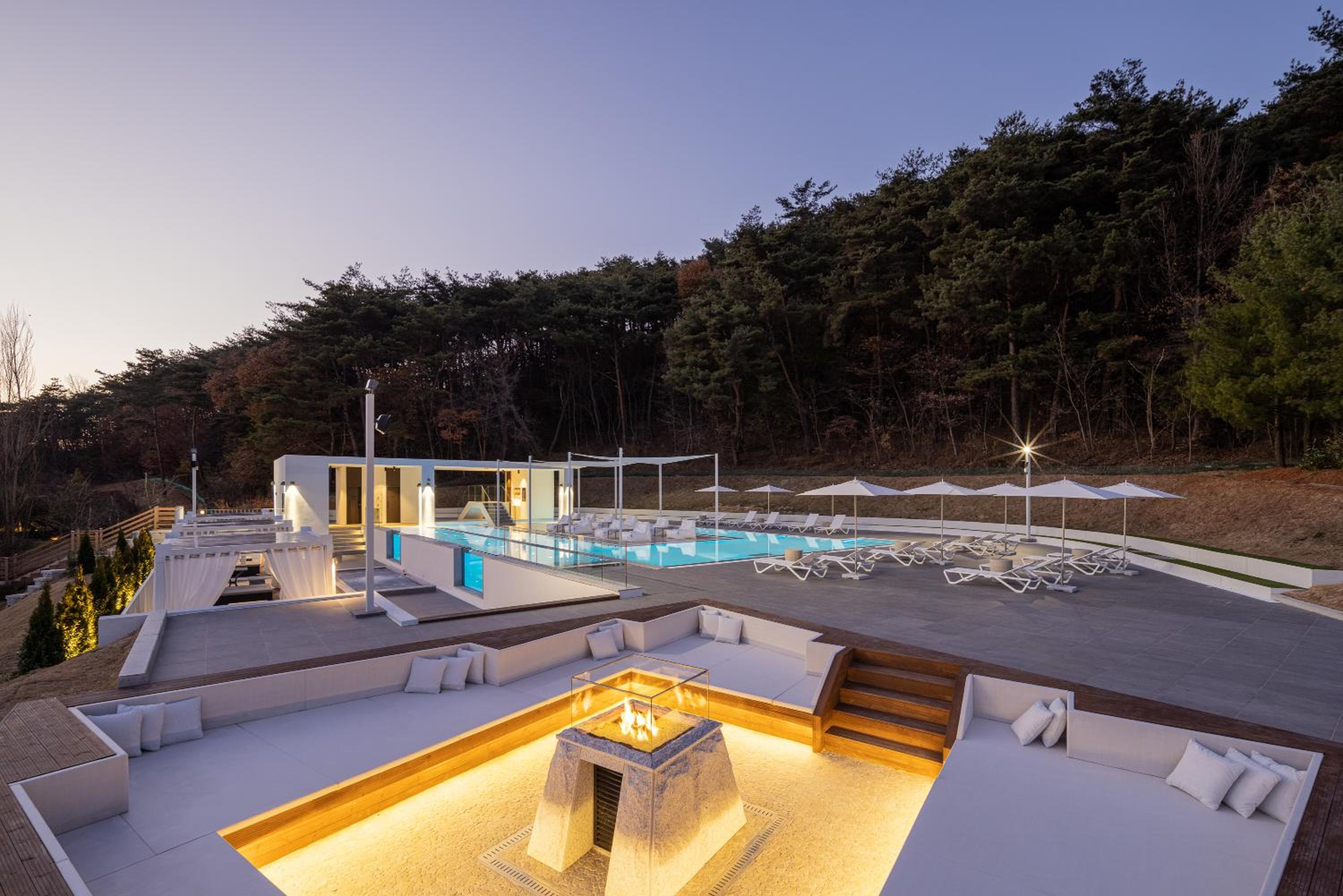 Special Offer - Deluxe Family Room + 2 Swimming Pool Access photo 3