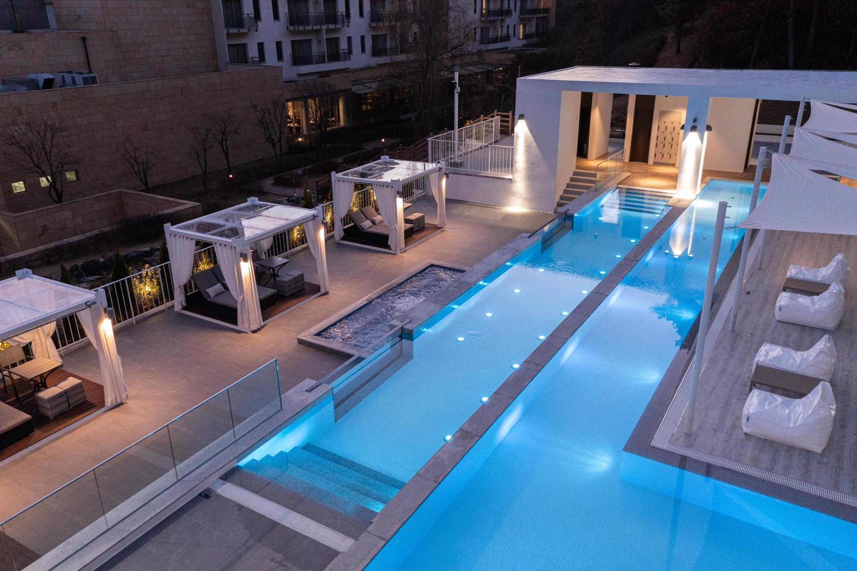 Special Offer - Deluxe Family Room + 2 Swimming Pool Access photo 2