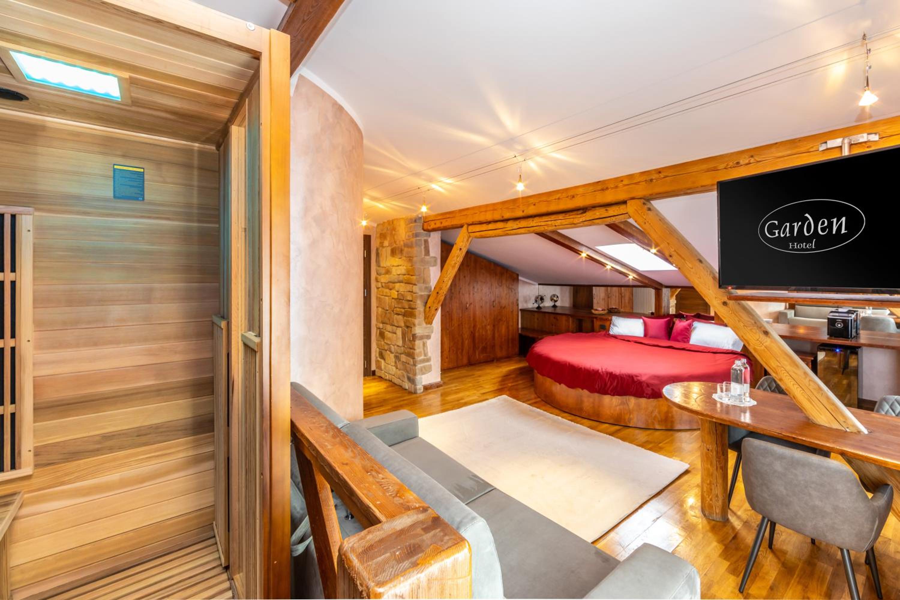 King Suite with Spa Bath - Photo 42