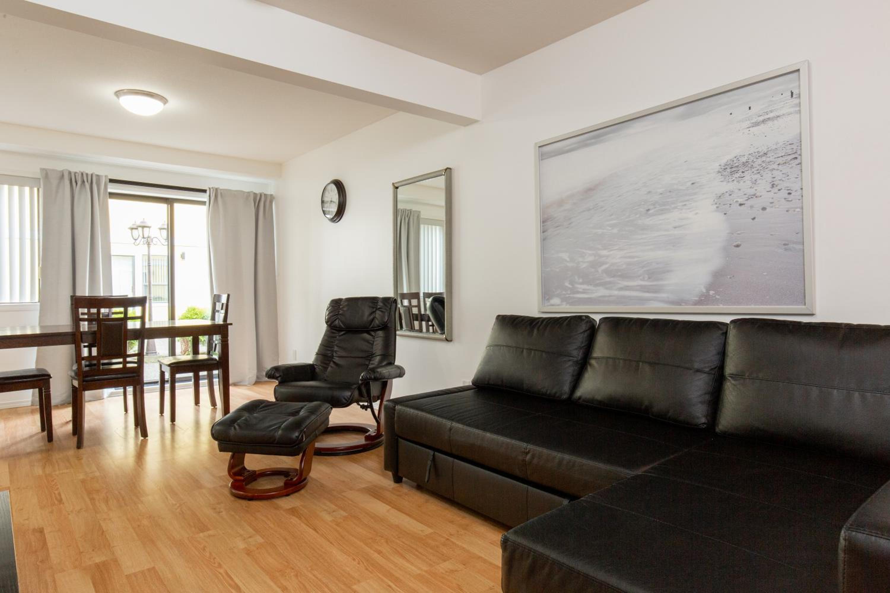 One-Bedroom Apartment - Photo 3