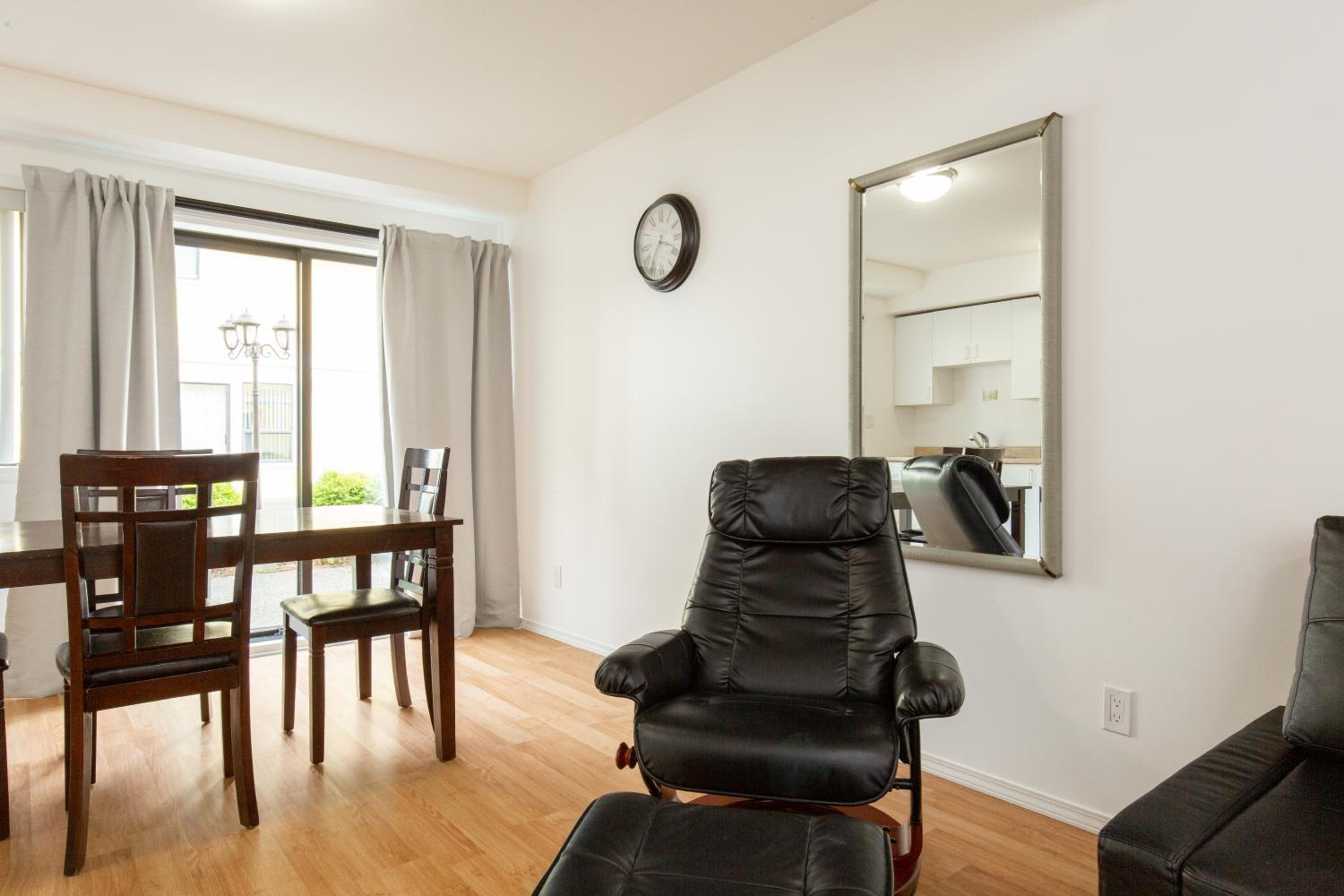 One-Bedroom Apartment - Photo 2