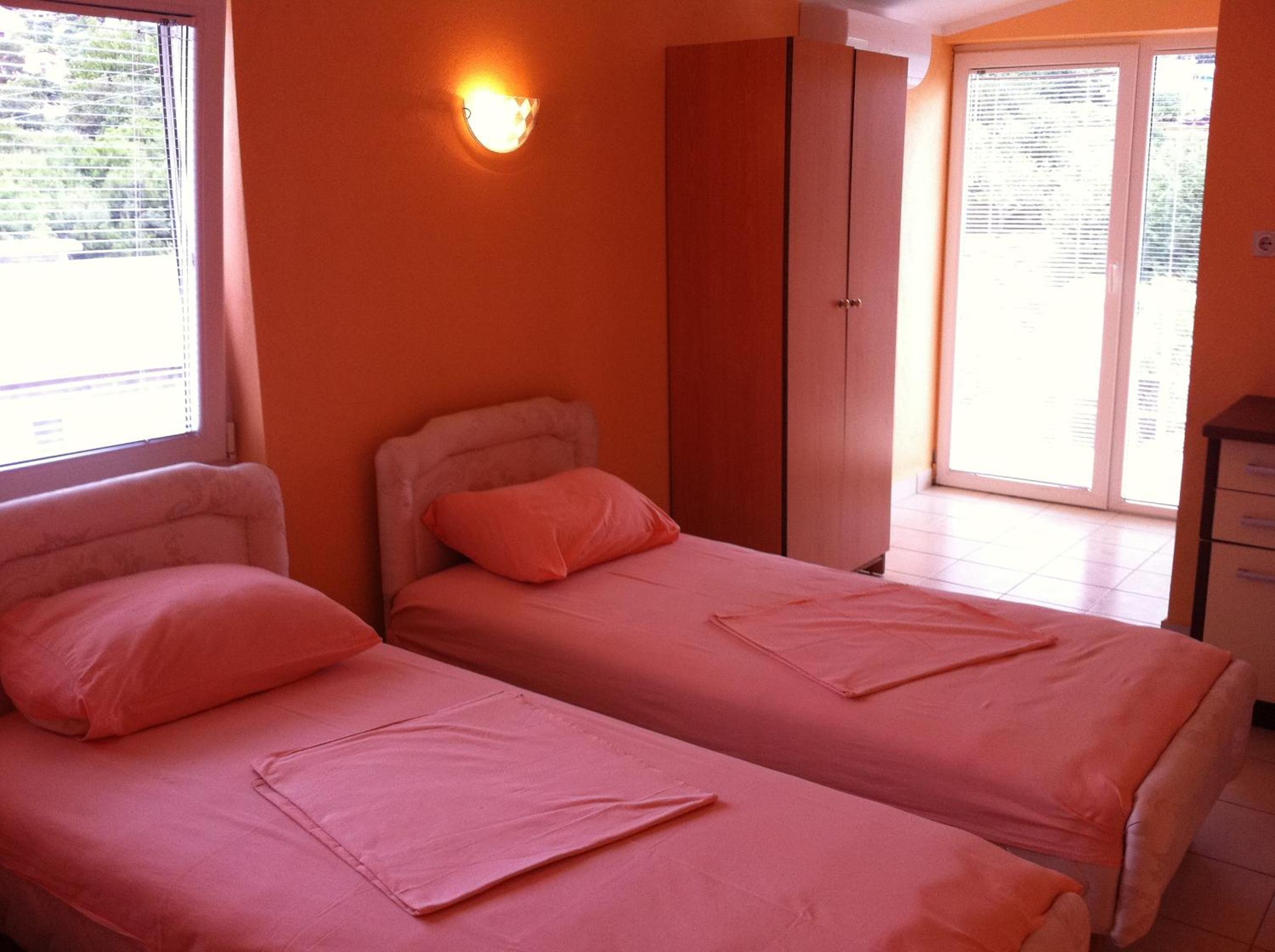 Studio (2 Adults)