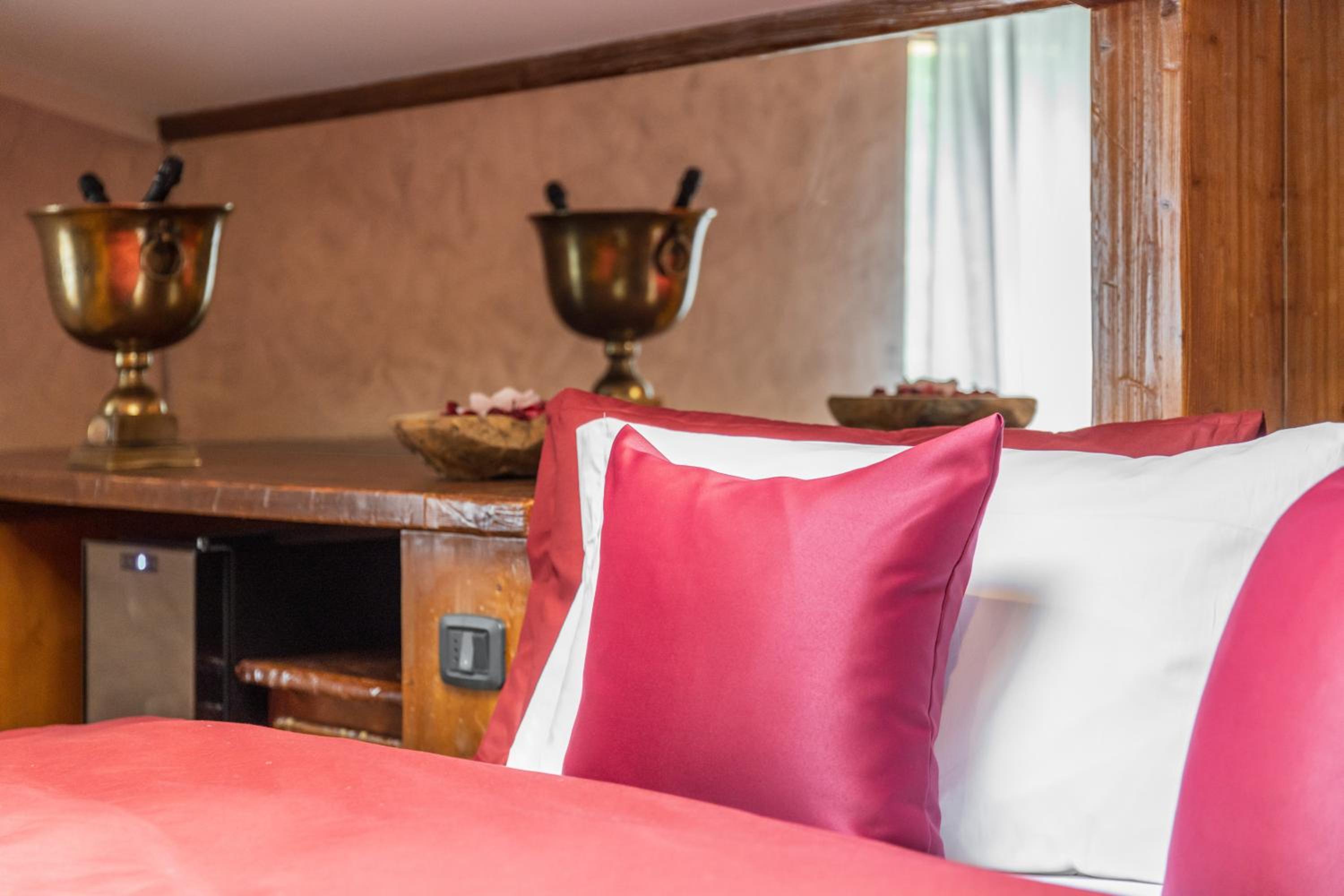 King Suite with Spa Bath - Photo 37