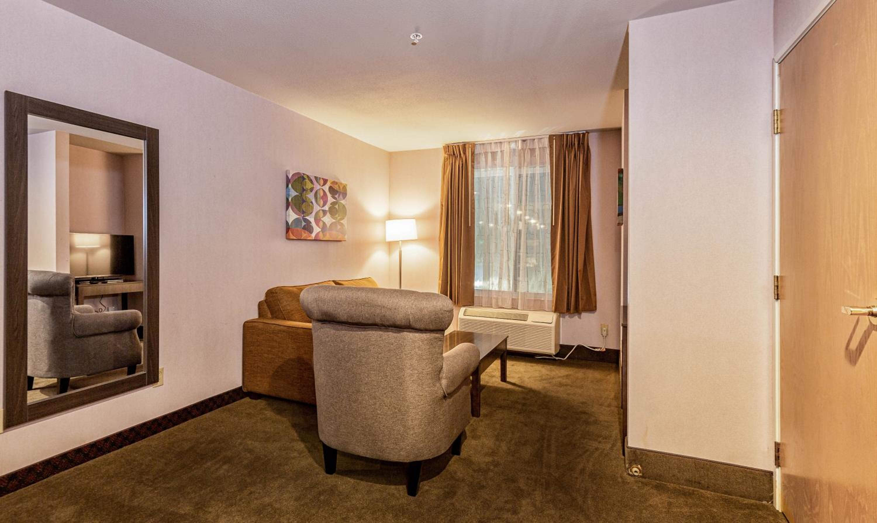 Queen Suite with Two Queen Beds - Photo 12