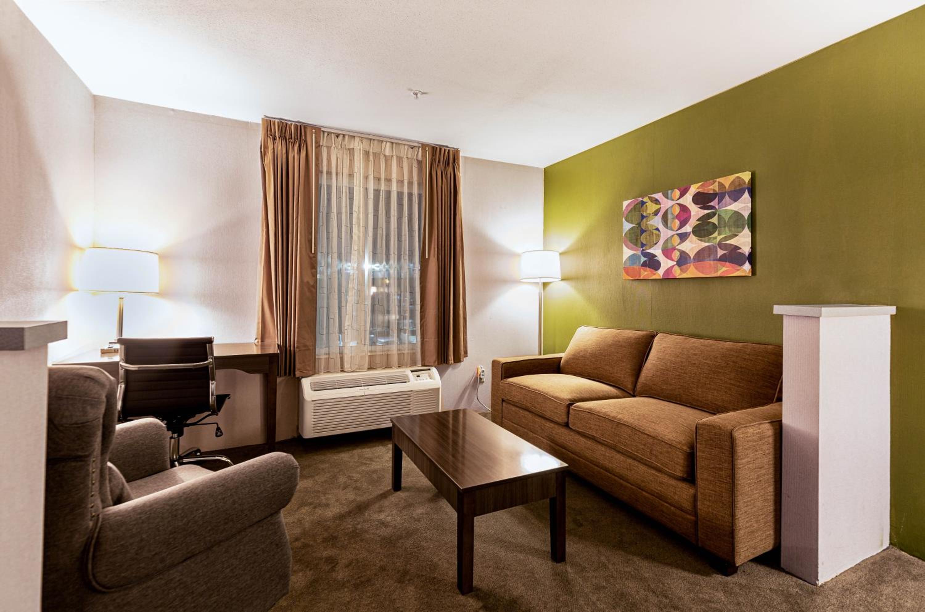 Large King Room - Photo 6