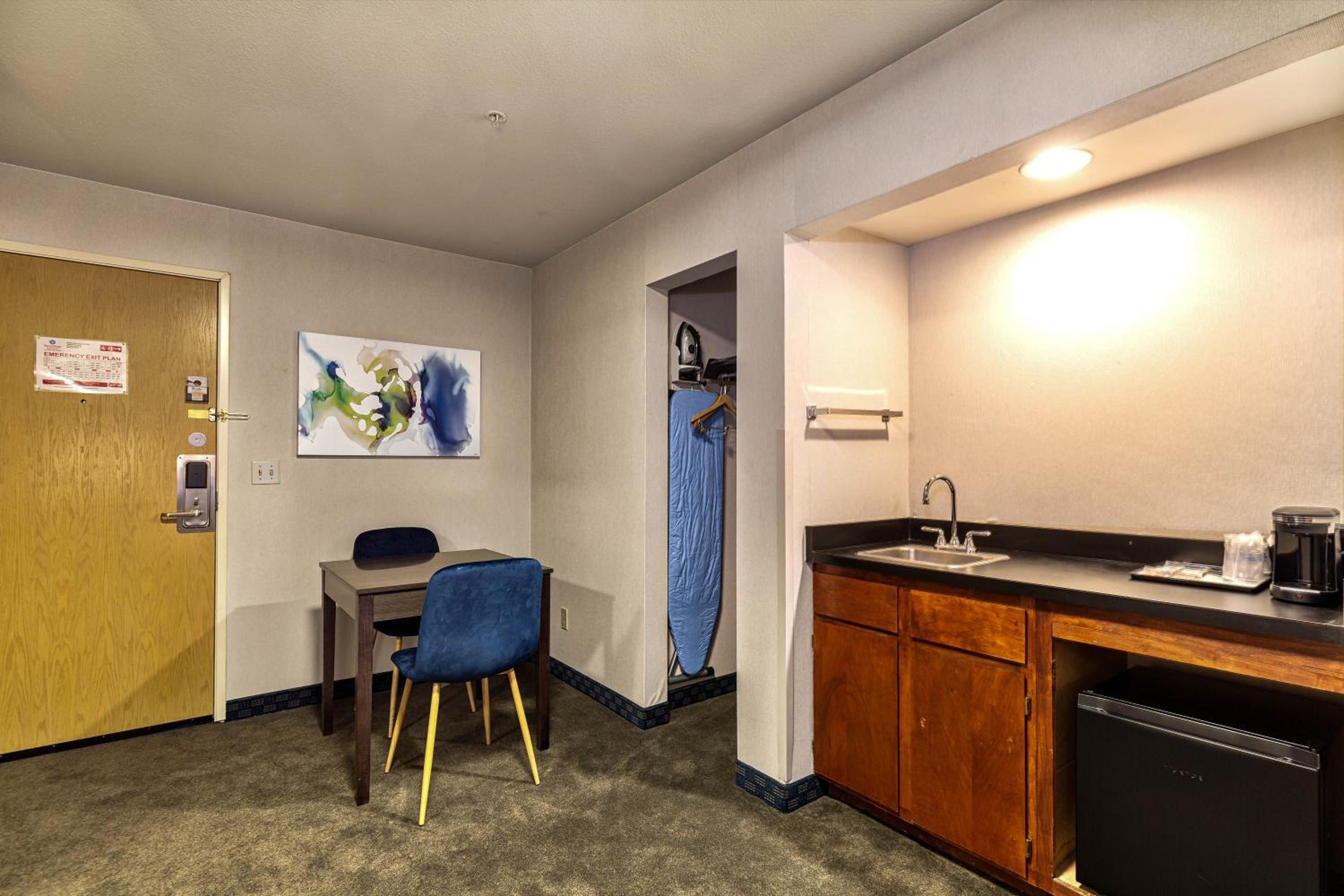 King Suite with Sofa Bed - Photo 6