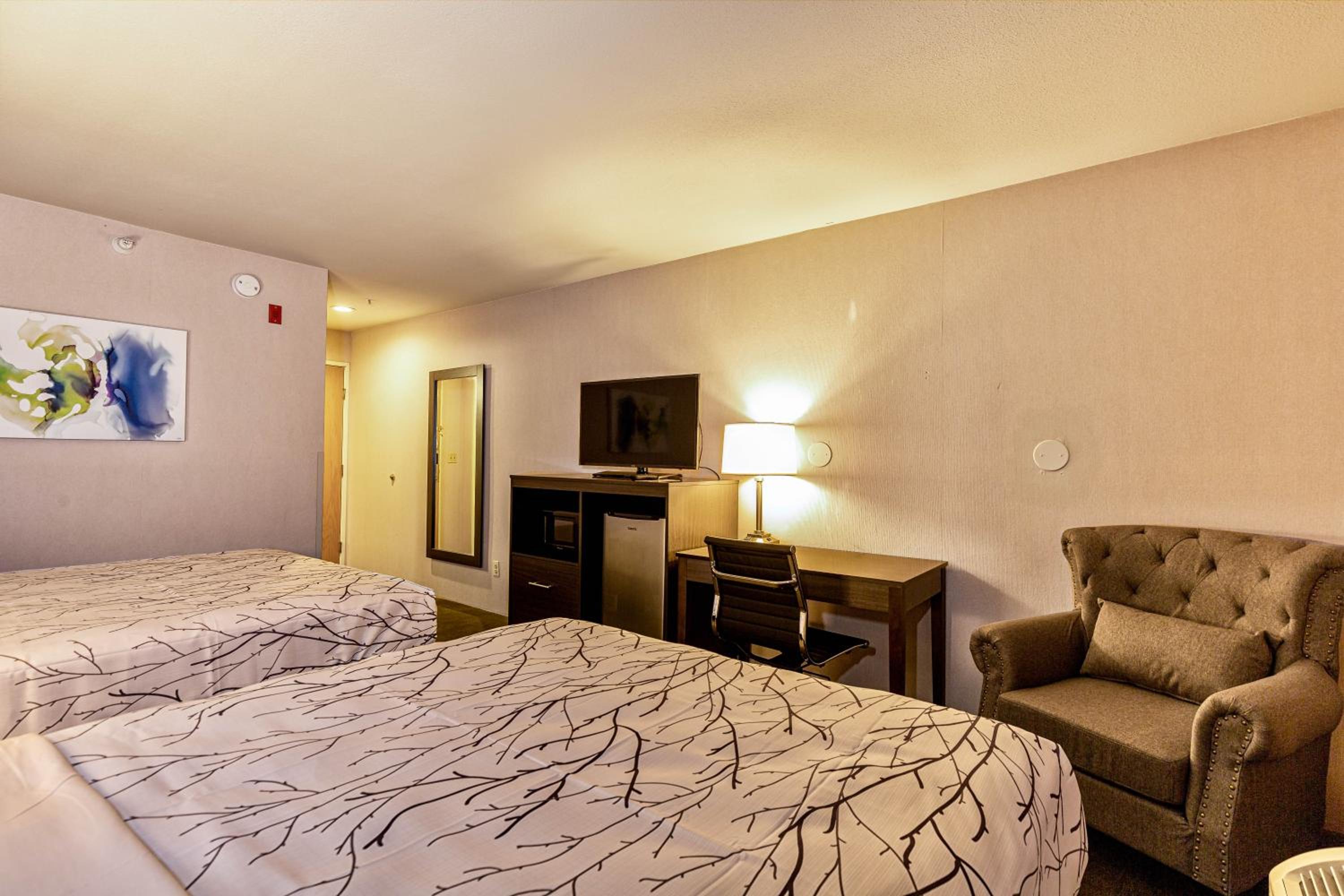 Queen Room with Two Queen Beds - Photo 7