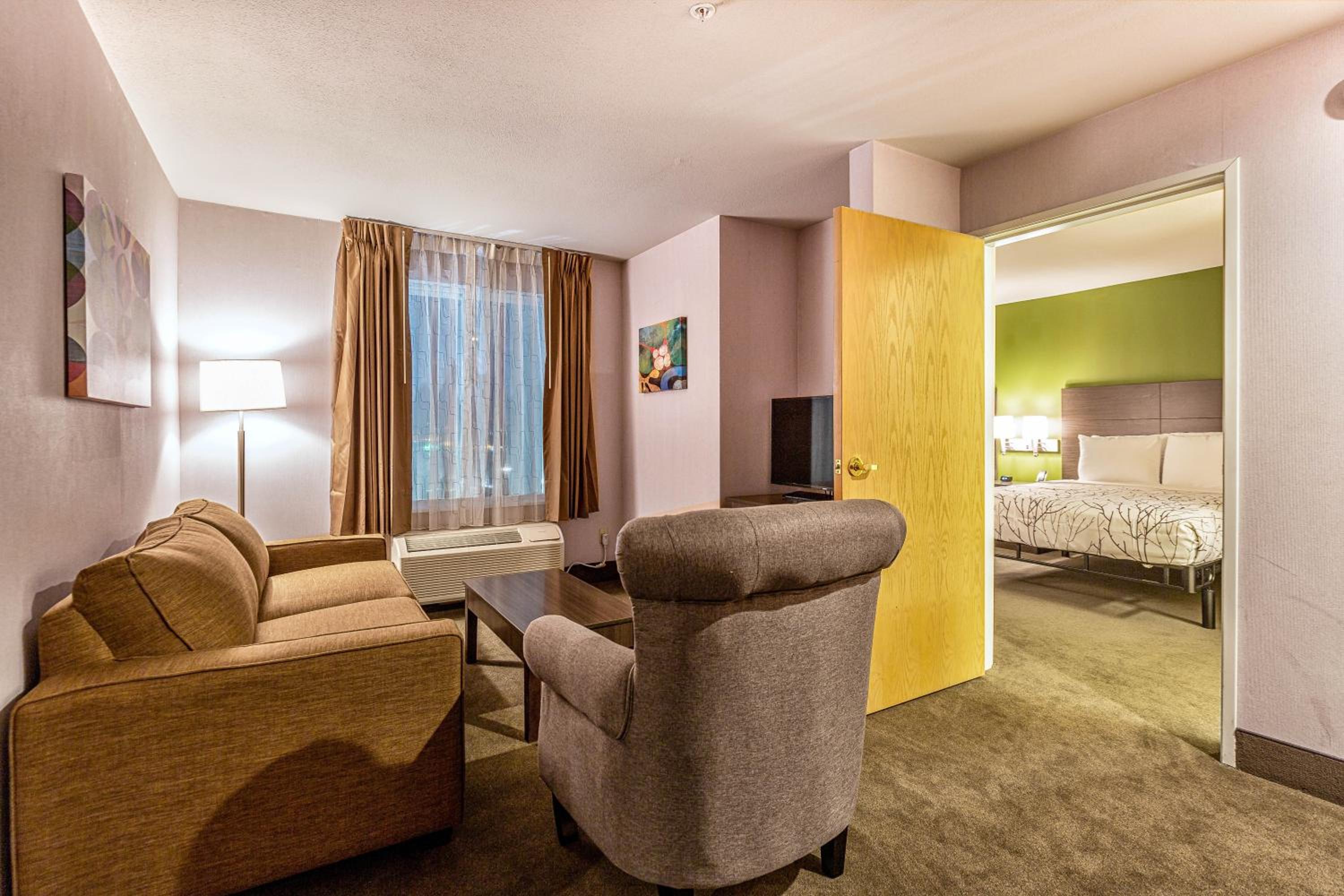 Queen Suite with Two Queen Beds - Photo 7