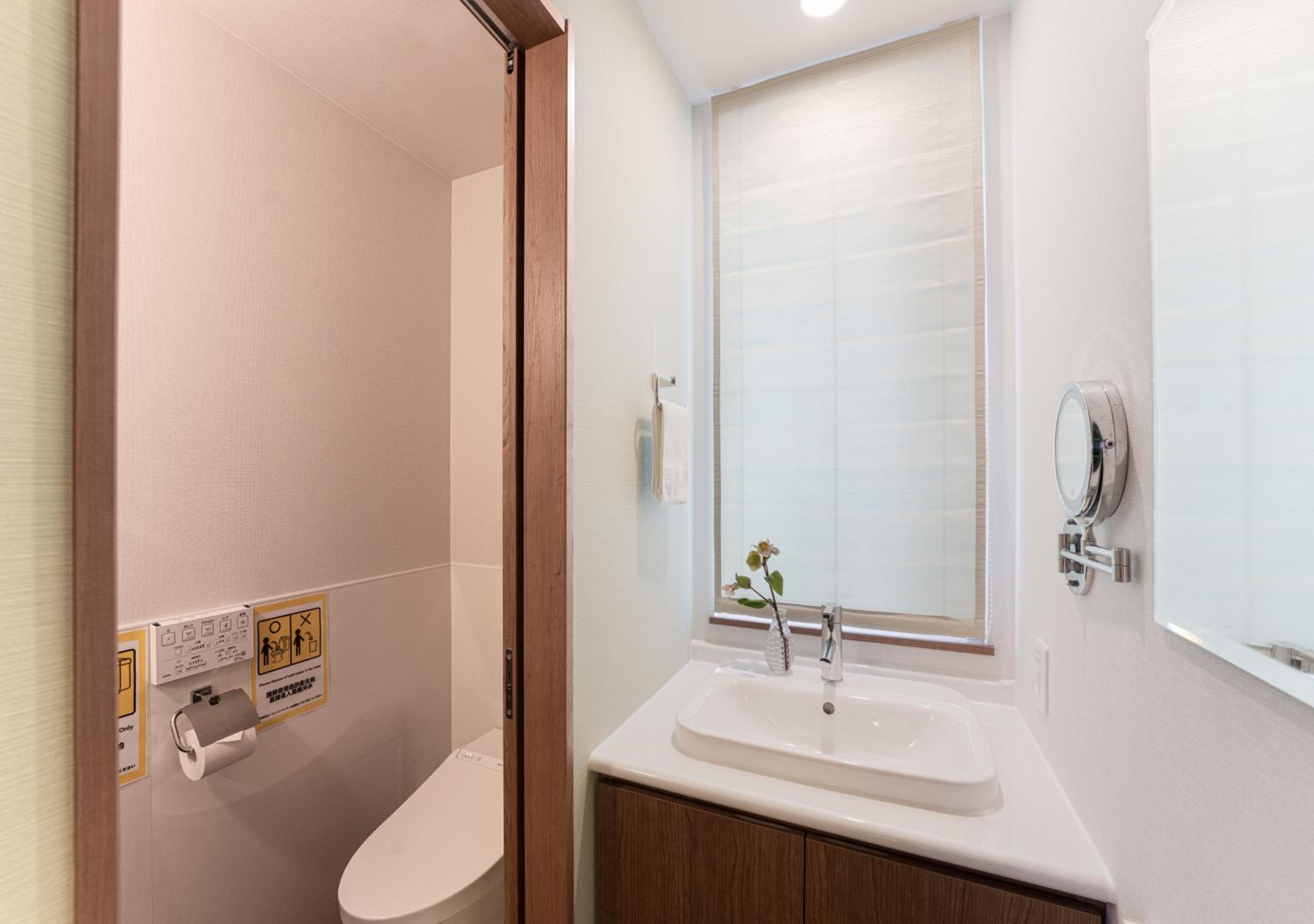 Superior Suite - Photo 7